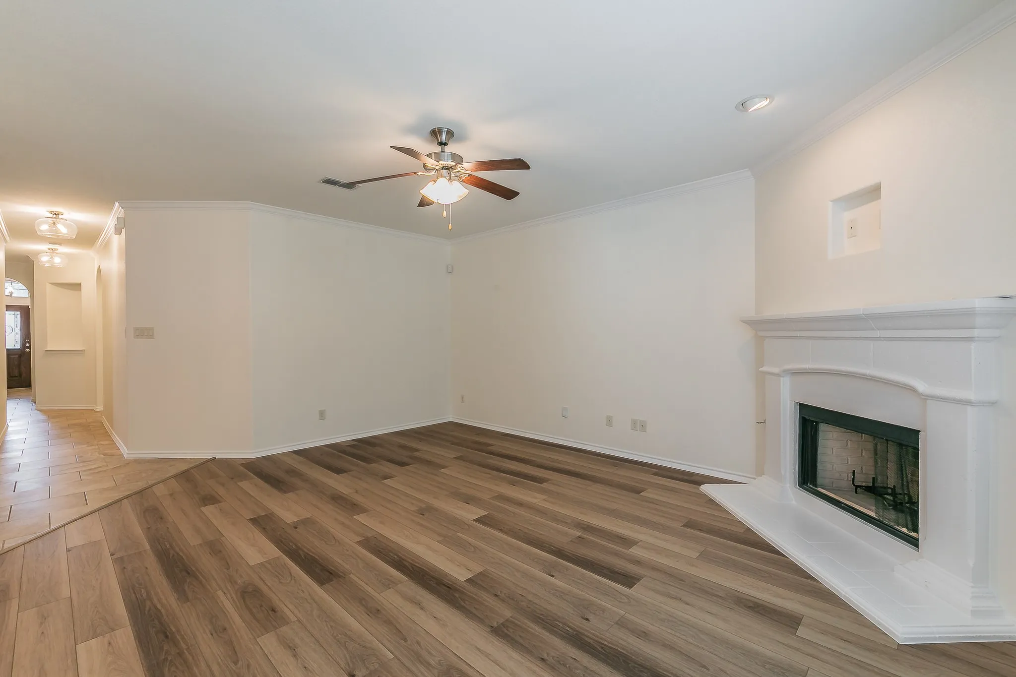 Single Family Residence For Sale in Tarrant County , 5115 Prestwick Drive, Arlington, Texas 76001, 3 Bedroom, 2 Bathroom, 2 Garage spaces, 2,002 Sqft, built in 2013, mls#21343138, Real Estate Agent in Arlington, Homes For Sale in Tarrant county, Homes For Sale in Arlington, Realtor in Arlington Texas, Real Estate Brokerage Independent Realty Texas, Luminita Cordes Realtor