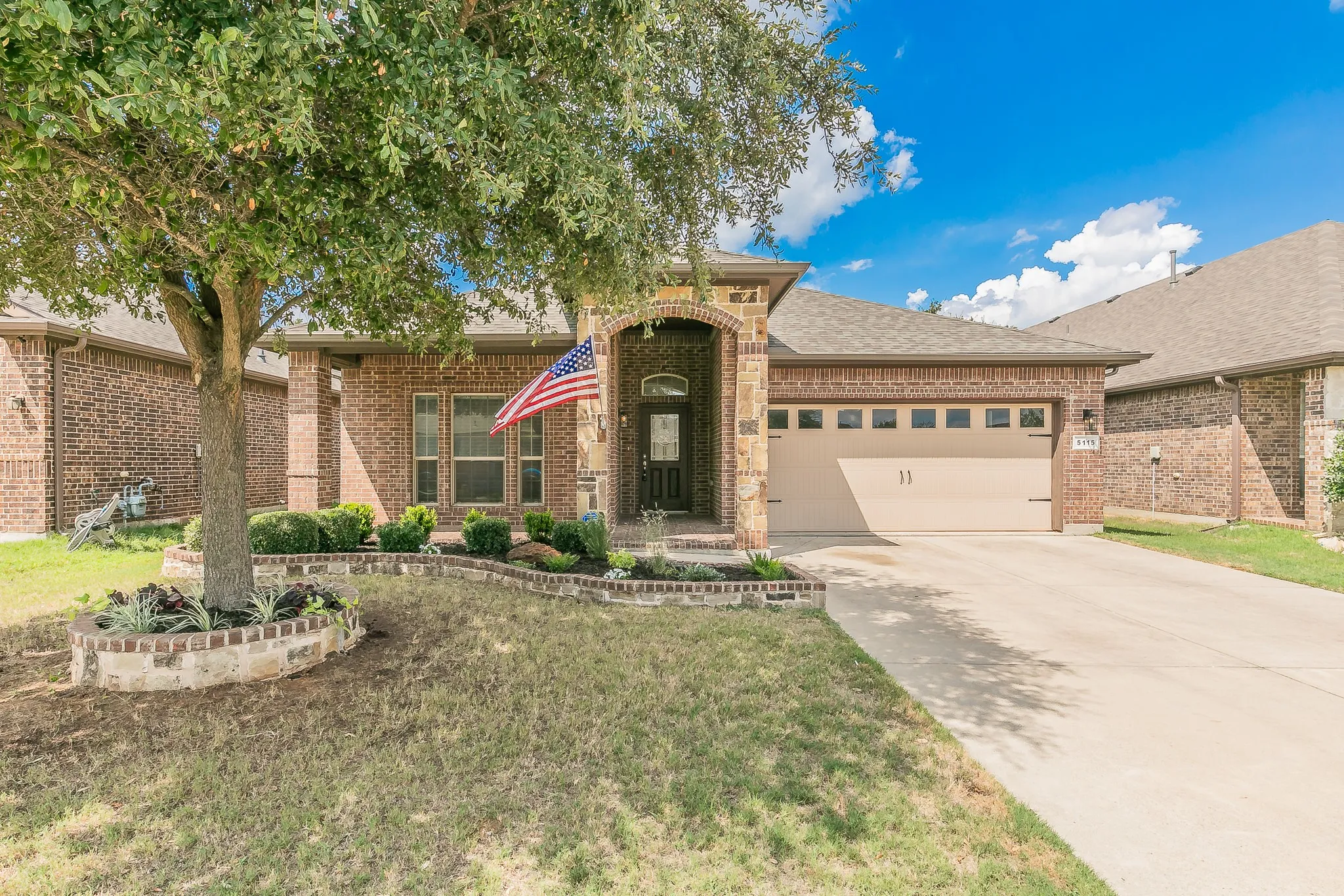 Single Family Residence For Sale in Tarrant County , 5115 Prestwick Drive, Arlington, Texas 76001, 3 Bedroom, 2 Bathroom, 2 Garage spaces, 2,002 Sqft, built in 2013, mls#21343138, Real Estate Agent in Arlington, Homes For Sale in Tarrant county, Homes For Sale in Arlington, Realtor in Arlington Texas, Real Estate Brokerage Independent Realty Texas, Luminita Cordes Realtor