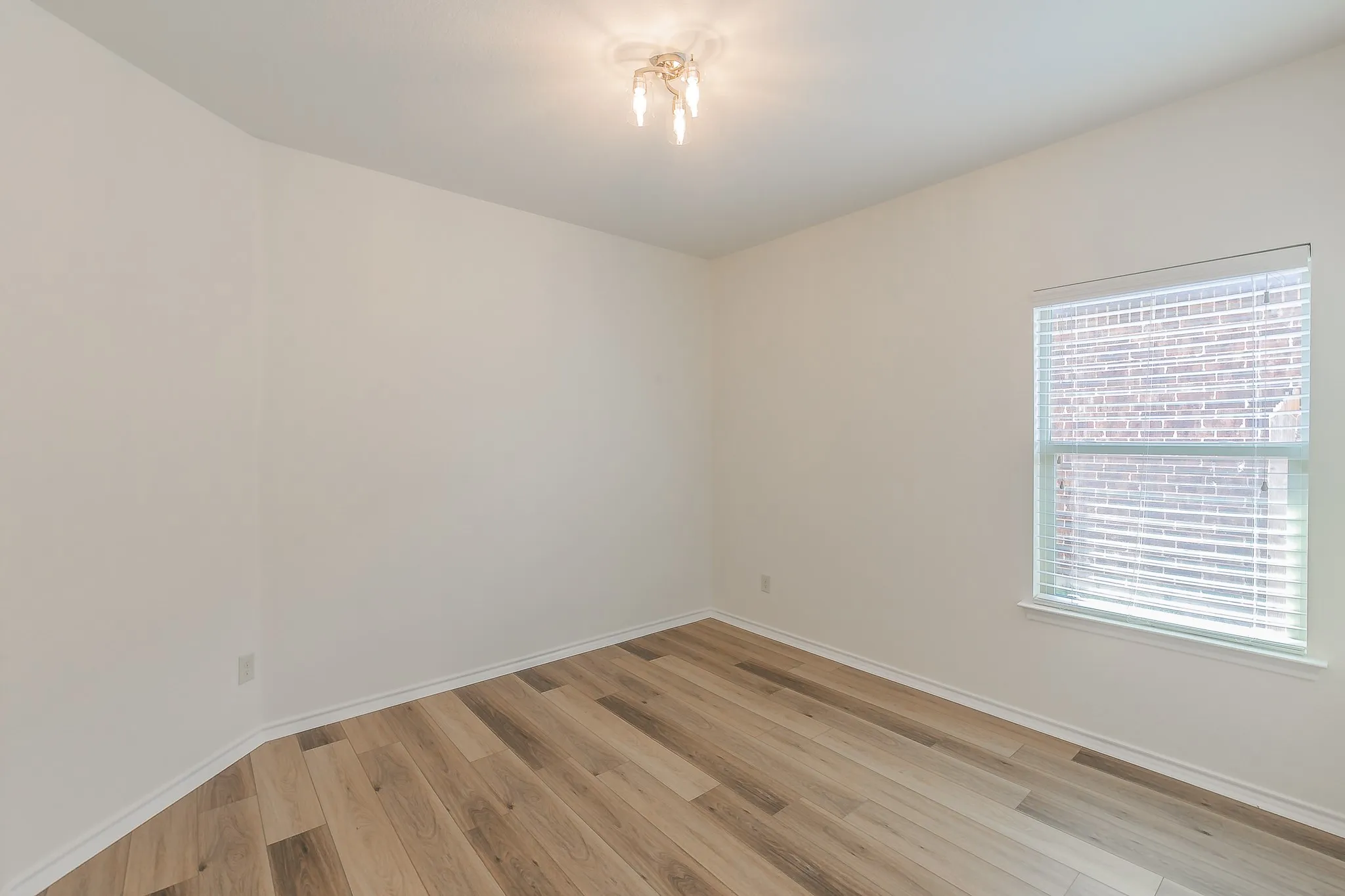 Single Family Residence For Sale in Tarrant County , 5115 Prestwick Drive, Arlington, Texas 76001, 3 Bedroom, 2 Bathroom, 2 Garage spaces, 2,002 Sqft, built in 2013, mls#21343138, Real Estate Agent in Arlington, Homes For Sale in Tarrant county, Homes For Sale in Arlington, Realtor in Arlington Texas, Real Estate Brokerage Independent Realty Texas, Luminita Cordes Realtor
