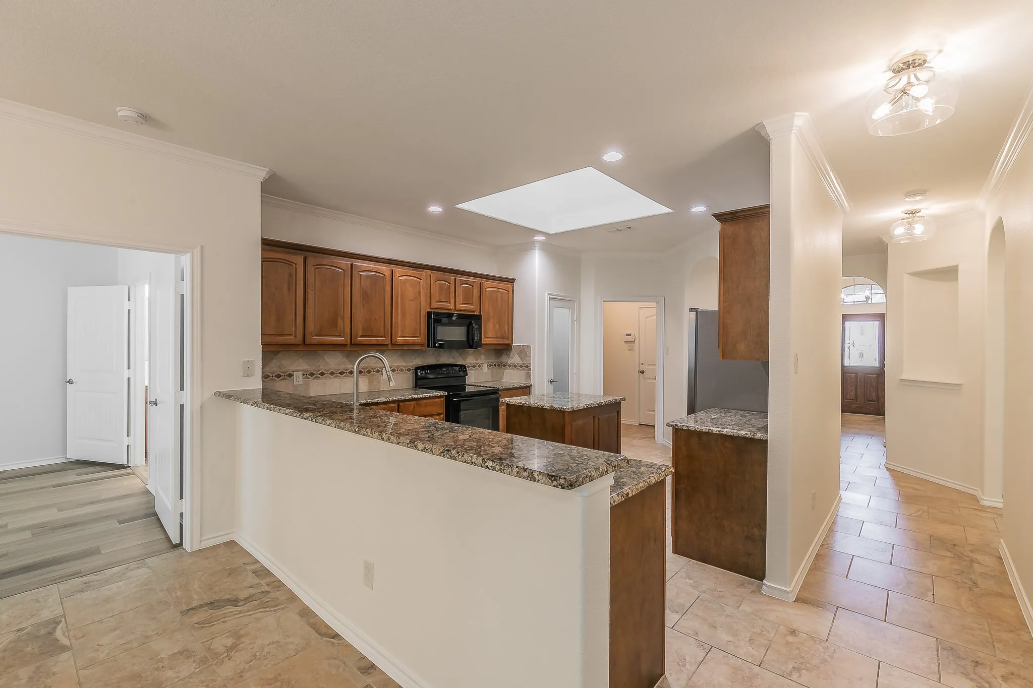 Single Family Residence For Sale in Tarrant County , 5115 Prestwick Drive, Arlington, Texas 76001, 3 Bedroom, 2 Bathroom, 2 Garage spaces, 2,002 Sqft, built in 2013, mls#21343138, Real Estate Agent in Arlington, Homes For Sale in Tarrant county, Homes For Sale in Arlington, Realtor in Arlington Texas, Real Estate Brokerage Independent Realty Texas, Luminita Cordes Realtor