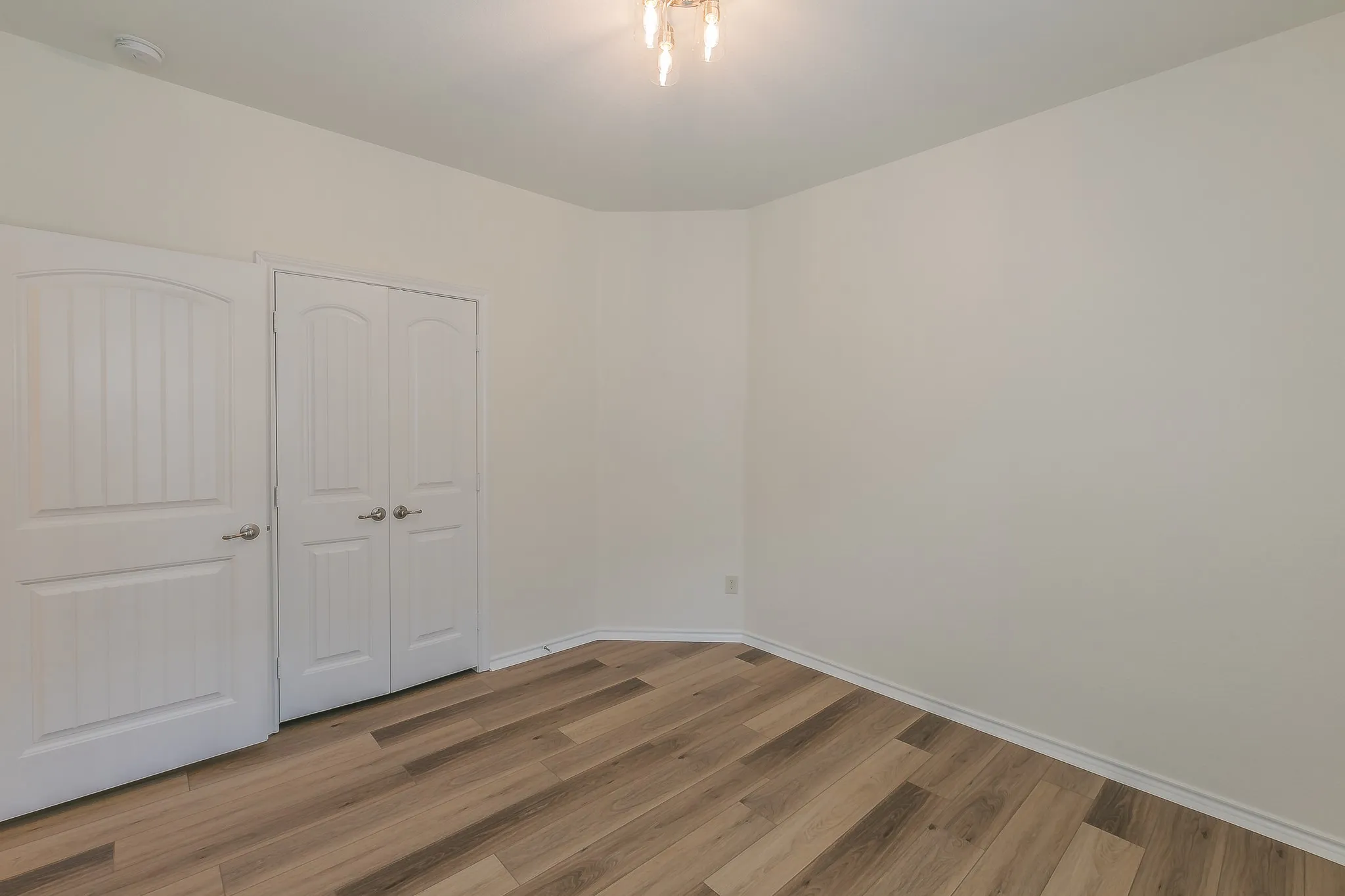 Single Family Residence For Sale in Tarrant County , 5115 Prestwick Drive, Arlington, Texas 76001, 3 Bedroom, 2 Bathroom, 2 Garage spaces, 2,002 Sqft, built in 2013, mls#21343138, Real Estate Agent in Arlington, Homes For Sale in Tarrant county, Homes For Sale in Arlington, Realtor in Arlington Texas, Real Estate Brokerage Independent Realty Texas, Luminita Cordes Realtor