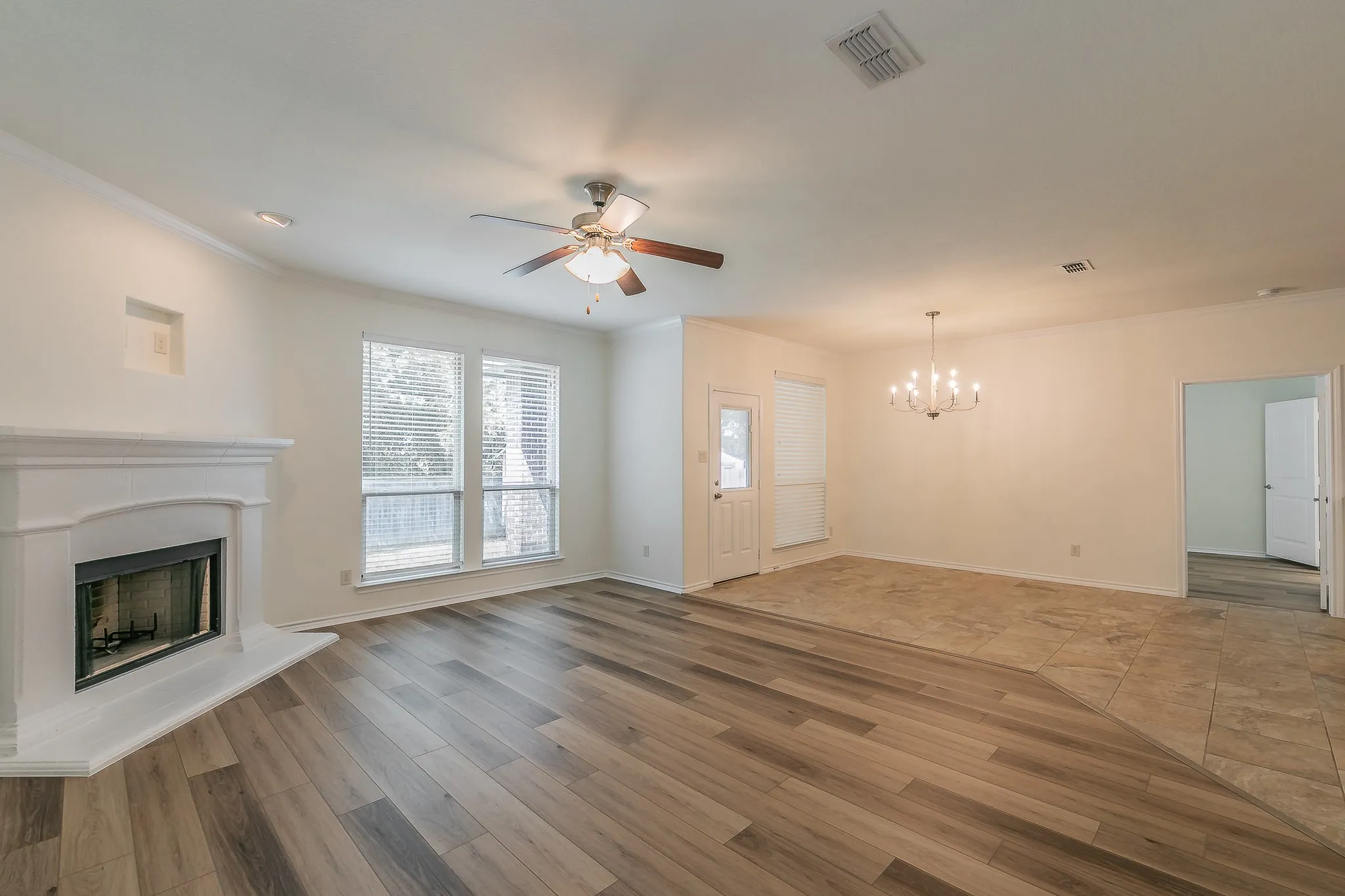 Single Family Residence For Sale in Tarrant County , 5115 Prestwick Drive, Arlington, Texas 76001, 3 Bedroom, 2 Bathroom, 2 Garage spaces, 2,002 Sqft, built in 2013, mls#21343138, Real Estate Agent in Arlington, Homes For Sale in Tarrant county, Homes For Sale in Arlington, Realtor in Arlington Texas, Real Estate Brokerage Independent Realty Texas, Luminita Cordes Realtor