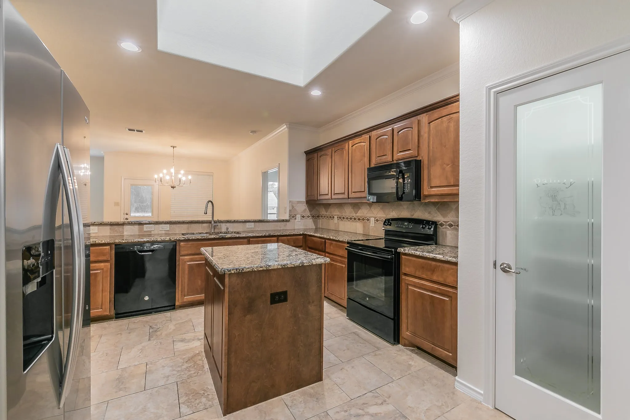 Single Family Residence For Sale in Tarrant County , 5115 Prestwick Drive, Arlington, Texas 76001, 3 Bedroom, 2 Bathroom, 2 Garage spaces, 2,002 Sqft, built in 2013, mls#21343138, Real Estate Agent in Arlington, Homes For Sale in Tarrant county, Homes For Sale in Arlington, Realtor in Arlington Texas, Real Estate Brokerage Independent Realty Texas, Luminita Cordes Realtor
