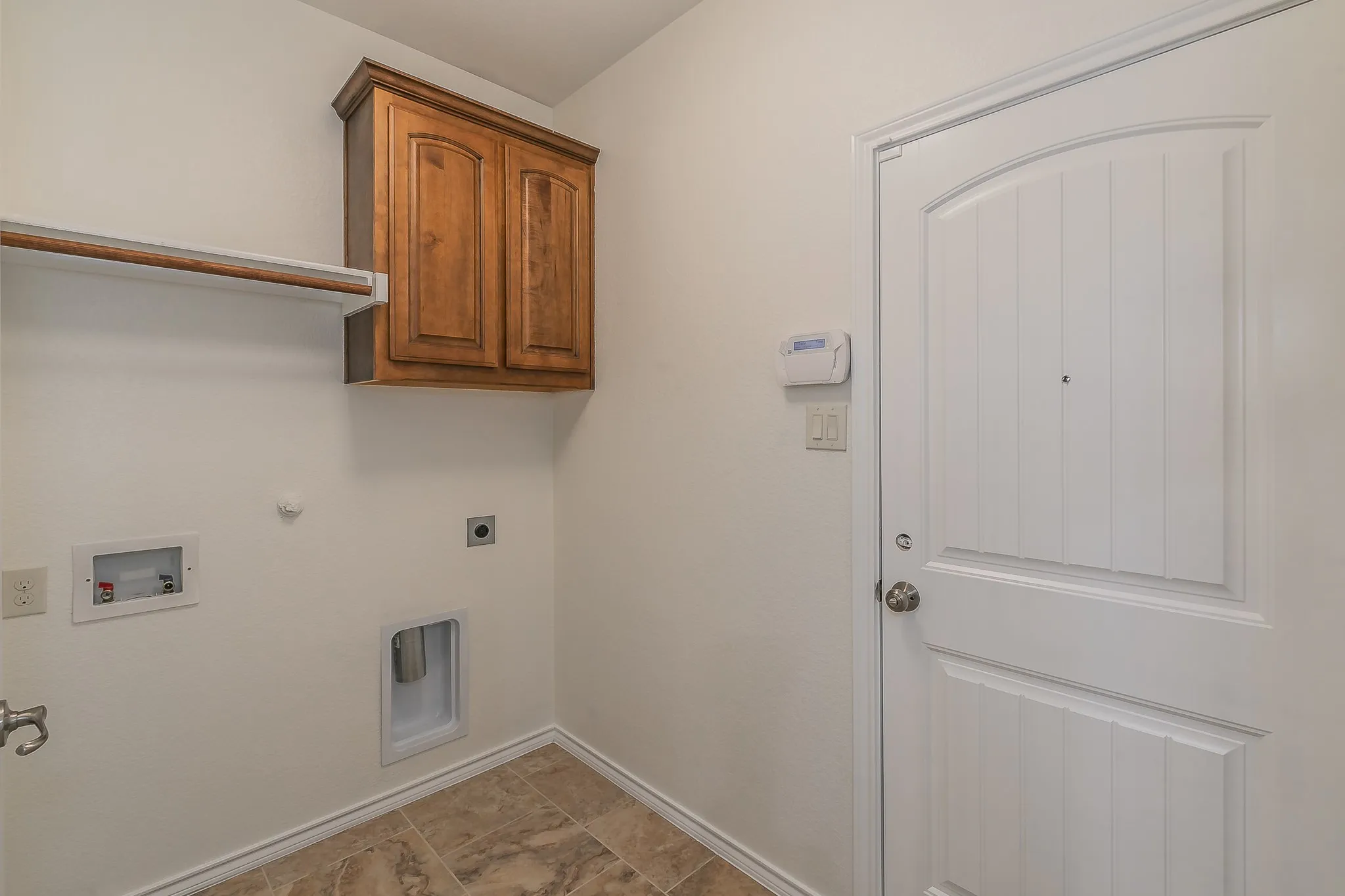 Single Family Residence For Sale in Tarrant County , 5115 Prestwick Drive, Arlington, Texas 76001, 3 Bedroom, 2 Bathroom, 2 Garage spaces, 2,002 Sqft, built in 2013, mls#21343138, Real Estate Agent in Arlington, Homes For Sale in Tarrant county, Homes For Sale in Arlington, Realtor in Arlington Texas, Real Estate Brokerage Independent Realty Texas, Luminita Cordes Realtor
