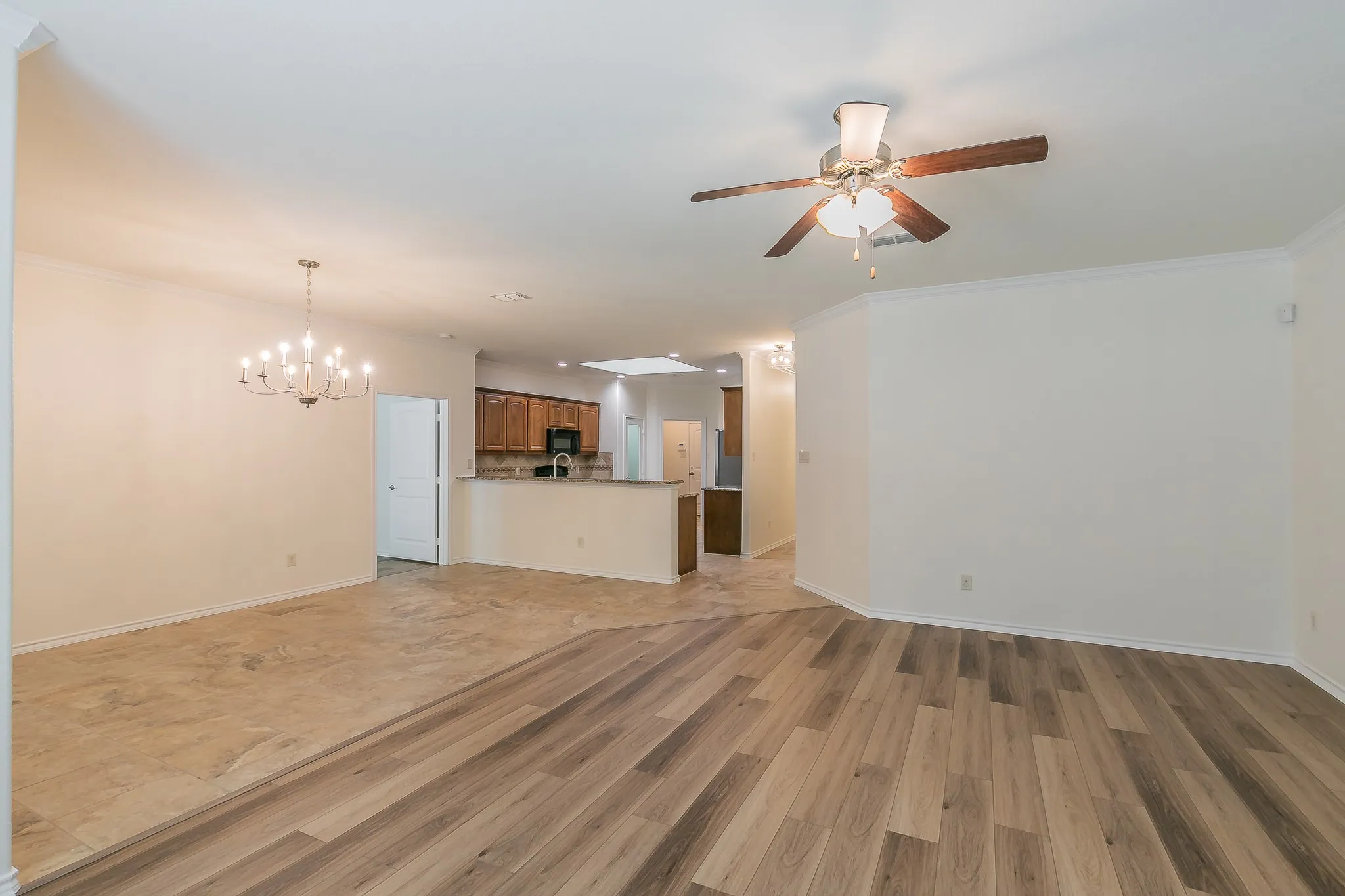 Single Family Residence For Sale in Tarrant County , 5115 Prestwick Drive, Arlington, Texas 76001, 3 Bedroom, 2 Bathroom, 2 Garage spaces, 2,002 Sqft, built in 2013, mls#21343138, Real Estate Agent in Arlington, Homes For Sale in Tarrant county, Homes For Sale in Arlington, Realtor in Arlington Texas, Real Estate Brokerage Independent Realty Texas, Luminita Cordes Realtor