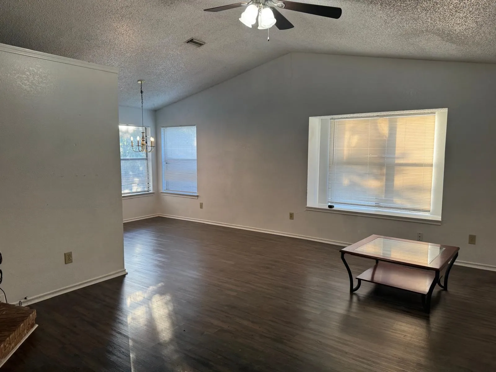 Single Family Residence For Rent in Dallas County , 500 Island Court, Irving, Texas 75060, 4 Bedroom, 2 Bathroom, 2 Garage spaces, 1,484 Sqft, built in 1986, mls#21343129, Real Estate Agent in Irving, Homes For Rent in Dallas county, Homes For Rent in Irving, Realtor in Irving Texas, Real Estate Brokerage Independent Realty Texas, Luminita Cordes Realtor