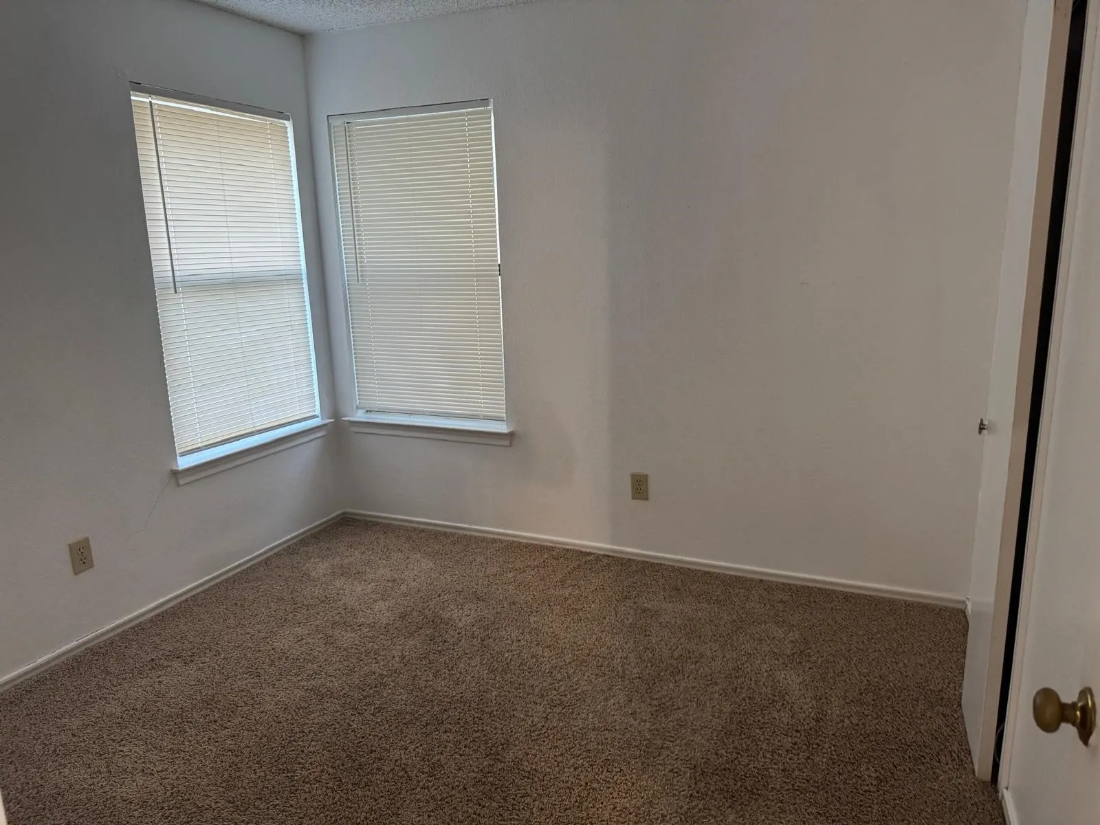 Single Family Residence For Rent in Dallas County , 500 Island Court, Irving, Texas 75060, 4 Bedroom, 2 Bathroom, 2 Garage spaces, 1,484 Sqft, built in 1986, mls#21343129, Real Estate Agent in Irving, Homes For Rent in Dallas county, Homes For Rent in Irving, Realtor in Irving Texas, Real Estate Brokerage Independent Realty Texas, Luminita Cordes Realtor