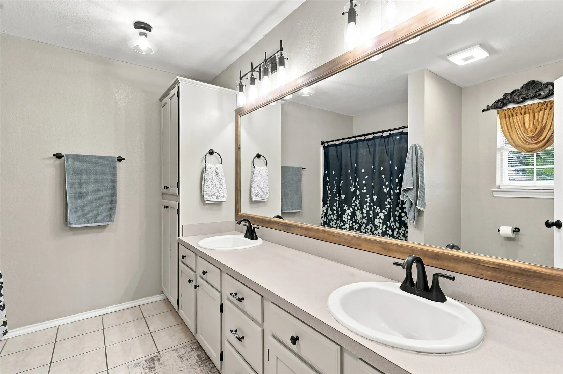 Single Family Residence For Sale in Parker County , 1115 E 6th Street, Springtown, Texas 76082, 4 Bedroom, 2 Bathroom, Garage spaces, 1,953 Sqft, built in 2000, mls#21342970, Real Estate Agent in Springtown, Homes For Sale in Parker county, Homes For Sale in Springtown, Realtor in Springtown Texas, Real Estate Brokerage Independent Realty Texas, Luminita Cordes Realtor