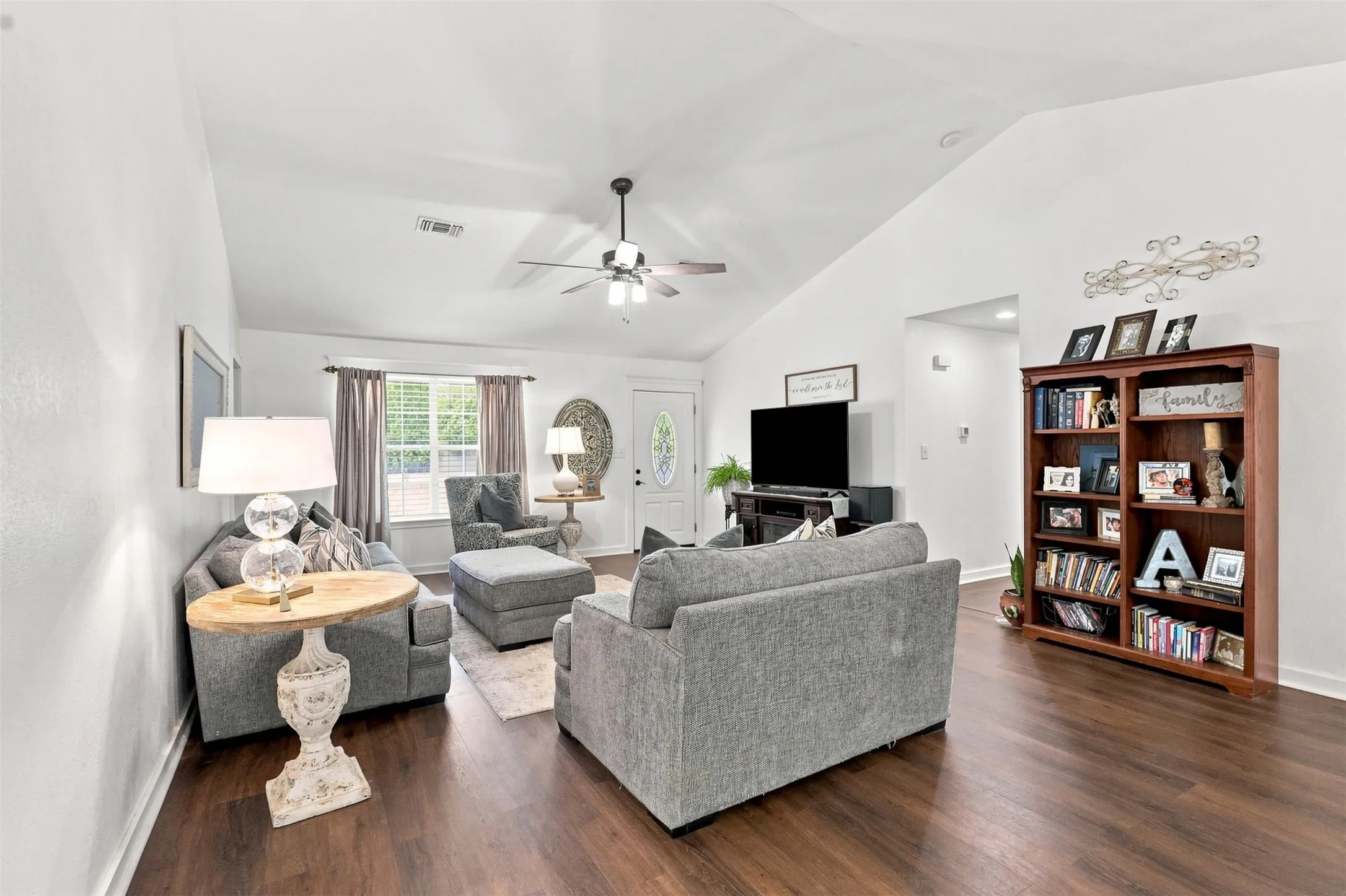 Single Family Residence For Sale in Parker County , 1115 E 6th Street, Springtown, Texas 76082, 4 Bedroom, 2 Bathroom, Garage spaces, 1,953 Sqft, built in 2000, mls#21342970, Real Estate Agent in Springtown, Homes For Sale in Parker county, Homes For Sale in Springtown, Realtor in Springtown Texas, Real Estate Brokerage Independent Realty Texas, Luminita Cordes Realtor