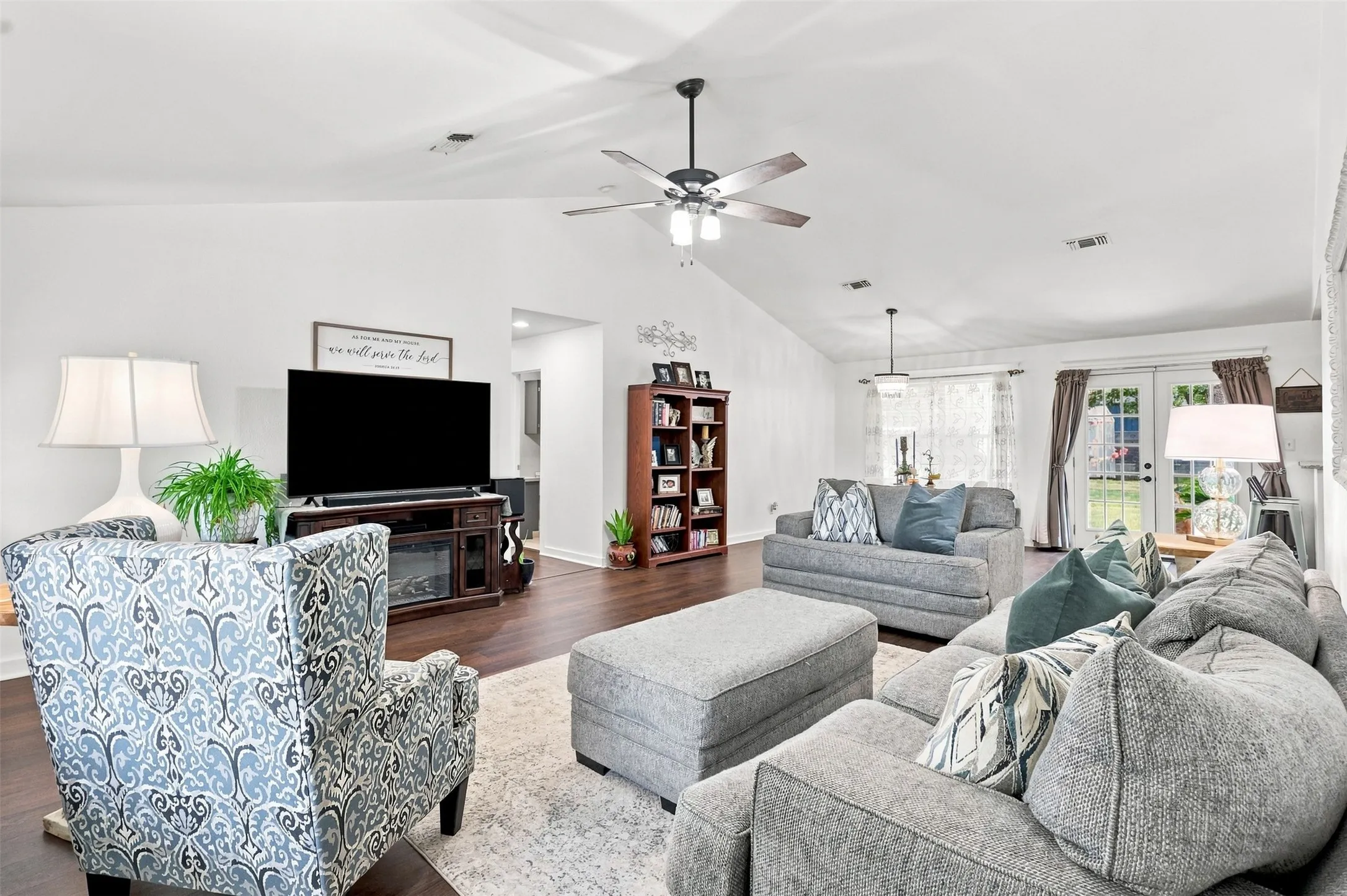 Single Family Residence For Sale in Parker County , 1115 E 6th Street, Springtown, Texas 76082, 4 Bedroom, 2 Bathroom, Garage spaces, 1,953 Sqft, built in 2000, mls#21342970, Real Estate Agent in Springtown, Homes For Sale in Parker county, Homes For Sale in Springtown, Realtor in Springtown Texas, Real Estate Brokerage Independent Realty Texas, Luminita Cordes Realtor