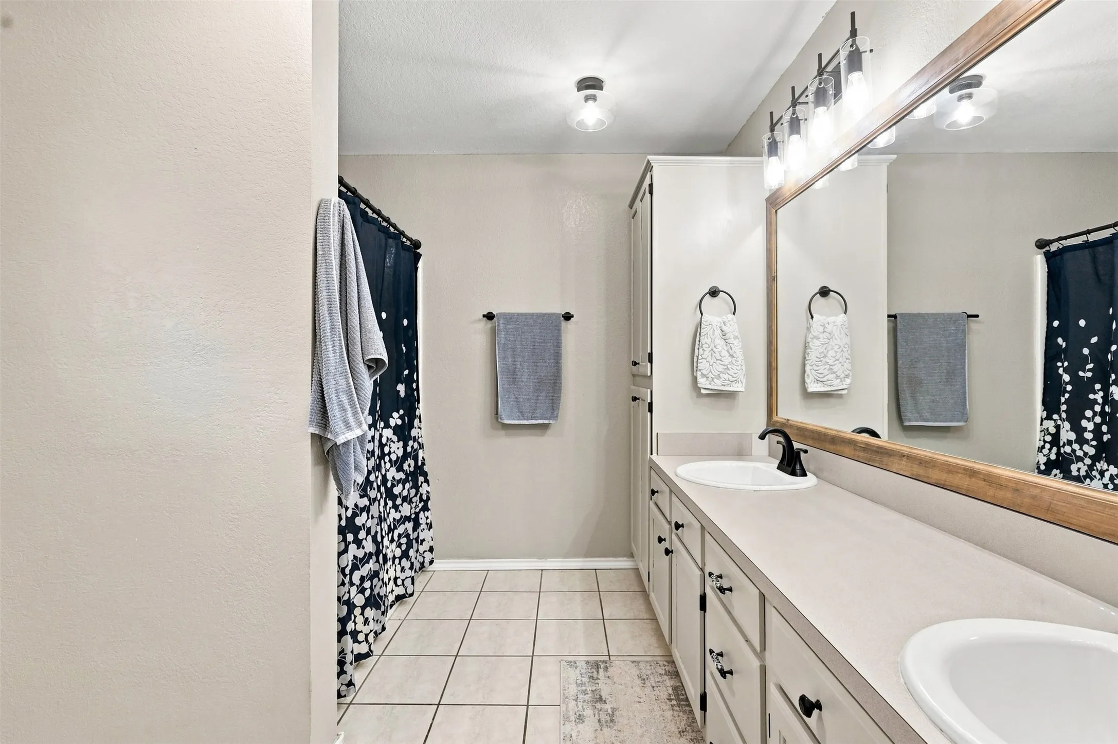 Single Family Residence For Sale in Parker County , 1115 E 6th Street, Springtown, Texas 76082, 4 Bedroom, 2 Bathroom, Garage spaces, 1,953 Sqft, built in 2000, mls#21342970, Real Estate Agent in Springtown, Homes For Sale in Parker county, Homes For Sale in Springtown, Realtor in Springtown Texas, Real Estate Brokerage Independent Realty Texas, Luminita Cordes Realtor