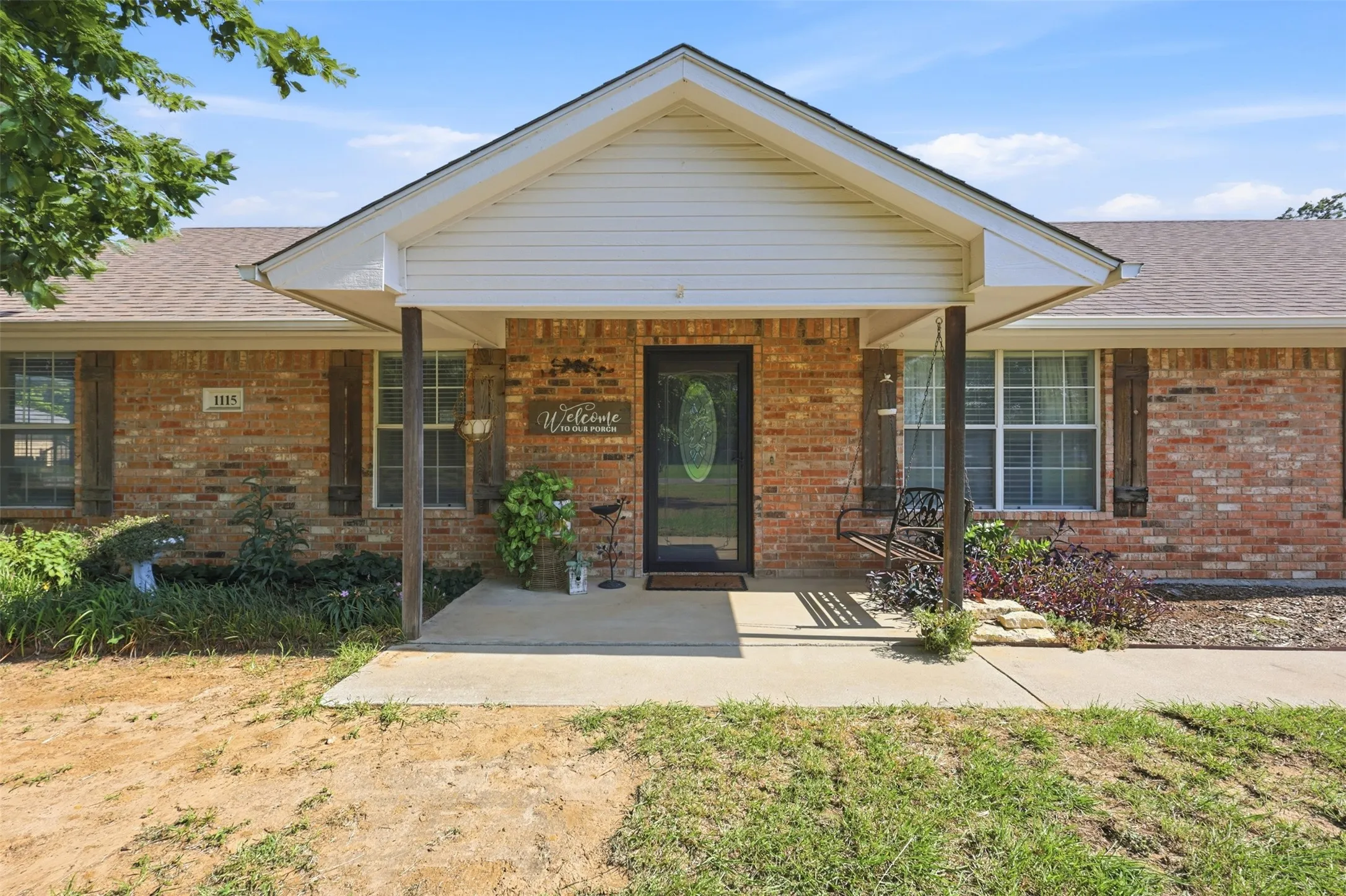 Single Family Residence For Sale in Parker County , 1115 E 6th Street, Springtown, Texas 76082, 4 Bedroom, 2 Bathroom, Garage spaces, 1,953 Sqft, built in 2000, mls#21342970, Real Estate Agent in Springtown, Homes For Sale in Parker county, Homes For Sale in Springtown, Realtor in Springtown Texas, Real Estate Brokerage Independent Realty Texas, Luminita Cordes Realtor