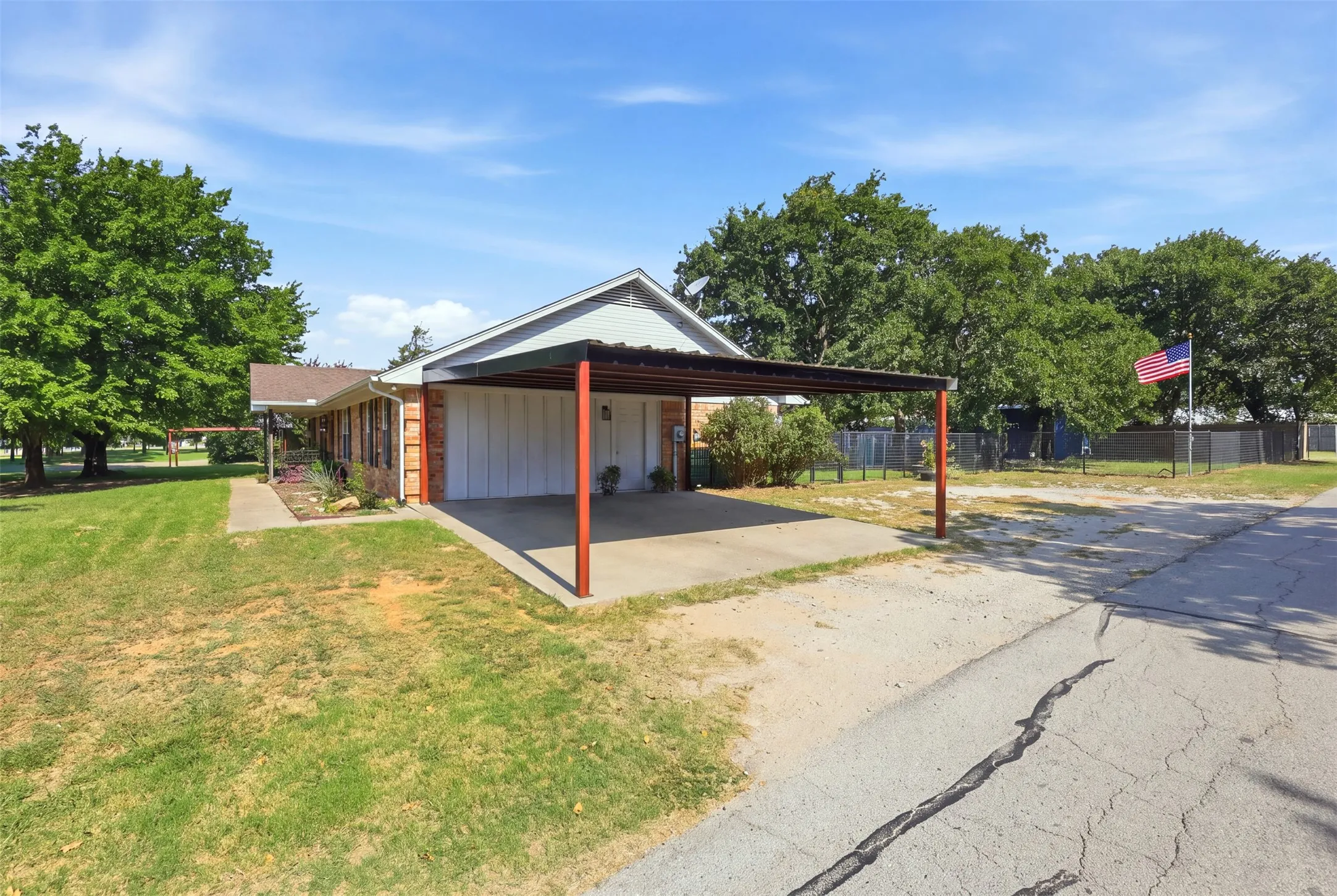 Carport and Extra​​‌​​​​‌​​‌‌​‌‌​​​‌‌​‌​‌​‌​​​‌​​ Parking
