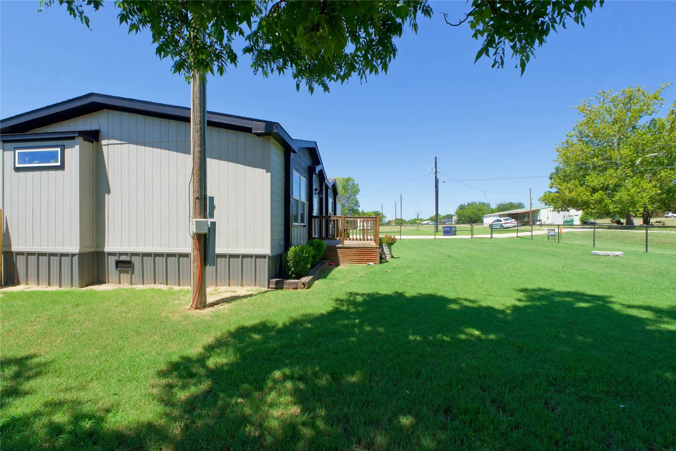 Mobile Home For Sale in Cooke County , 88 County Road 188, Gainesville, Texas 76240, 3 Bedroom, 2 Bathroom, 2 Garage spaces, 1,463 Sqft, built in 2016, mls#21340224, Real Estate Agent in Gainesville, Homes For Sale in Cooke county, Homes For Sale in Gainesville, Realtor in Gainesville Texas, Real Estate Brokerage Independent Realty Texas, Luminita Cordes Realtor