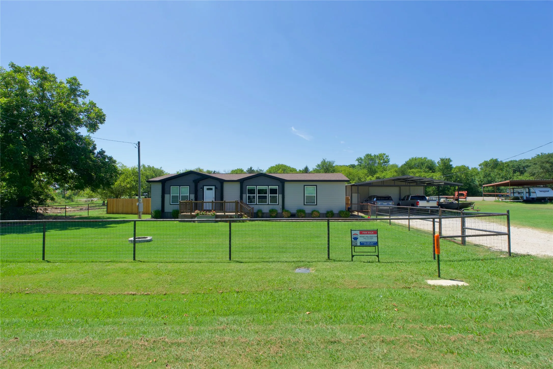 Mobile Home For Sale in Cooke County , 88 County Road 188, Gainesville, Texas 76240, 3 Bedroom, 2 Bathroom, 2 Garage spaces, 1,463 Sqft, built in 2016, mls#21340224, Real Estate Agent in Gainesville, Homes For Sale in Cooke county, Homes For Sale in Gainesville, Realtor in Gainesville Texas, Real Estate Brokerage Independent Realty Texas, Luminita Cordes Realtor