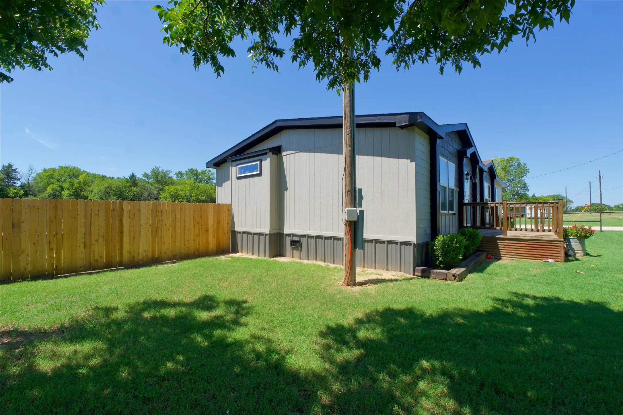 Mobile Home For Sale in Cooke County , 88 County Road 188, Gainesville, Texas 76240, 3 Bedroom, 2 Bathroom, 2 Garage spaces, 1,463 Sqft, built in 2016, mls#21340224, Real Estate Agent in Gainesville, Homes For Sale in Cooke county, Homes For Sale in Gainesville, Realtor in Gainesville Texas, Real Estate Brokerage Independent Realty Texas, Luminita Cordes Realtor