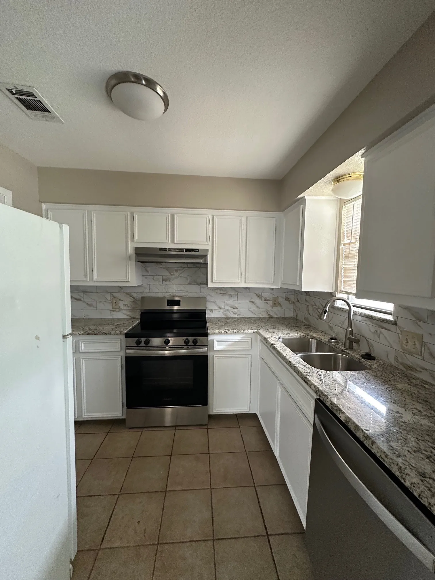 Duplex For Rent in Dallas County , 1144 Suburban Street 1146, Cedar Hill, Texas 75104, 2 Bedroom, 1 Bathroom, Garage spaces, 937 Sqft, built in 1982, mls#21342137, Real Estate Agent in Cedar Hill, Homes For Rent in Dallas county, Homes For Rent in Cedar Hill, Realtor in Cedar Hill Texas, Real Estate Brokerage Independent Realty Texas, Luminita Cordes Realtor