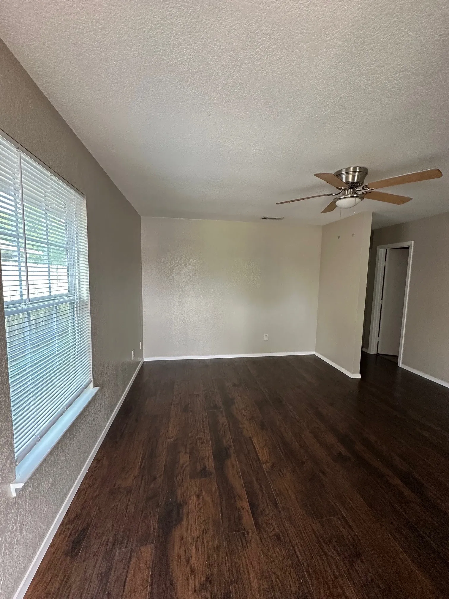 Duplex For Rent in Dallas County , 1144 Suburban Street 1146, Cedar Hill, Texas 75104, 2 Bedroom, 1 Bathroom, Garage spaces, 937 Sqft, built in 1982, mls#21342137, Real Estate Agent in Cedar Hill, Homes For Rent in Dallas county, Homes For Rent in Cedar Hill, Realtor in Cedar Hill Texas, Real Estate Brokerage Independent Realty Texas, Luminita Cordes Realtor