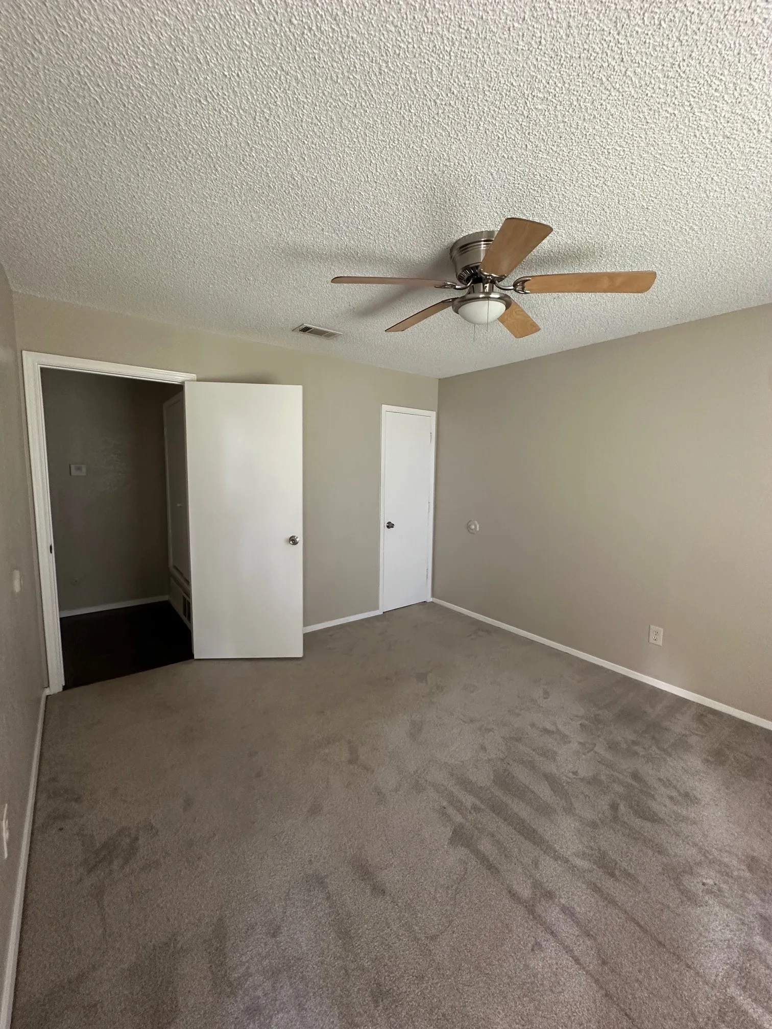 Duplex For Rent in Dallas County , 1144 Suburban Street 1146, Cedar Hill, Texas 75104, 2 Bedroom, 1 Bathroom, Garage spaces, 937 Sqft, built in 1982, mls#21342137, Real Estate Agent in Cedar Hill, Homes For Rent in Dallas county, Homes For Rent in Cedar Hill, Realtor in Cedar Hill Texas, Real Estate Brokerage Independent Realty Texas, Luminita Cordes Realtor