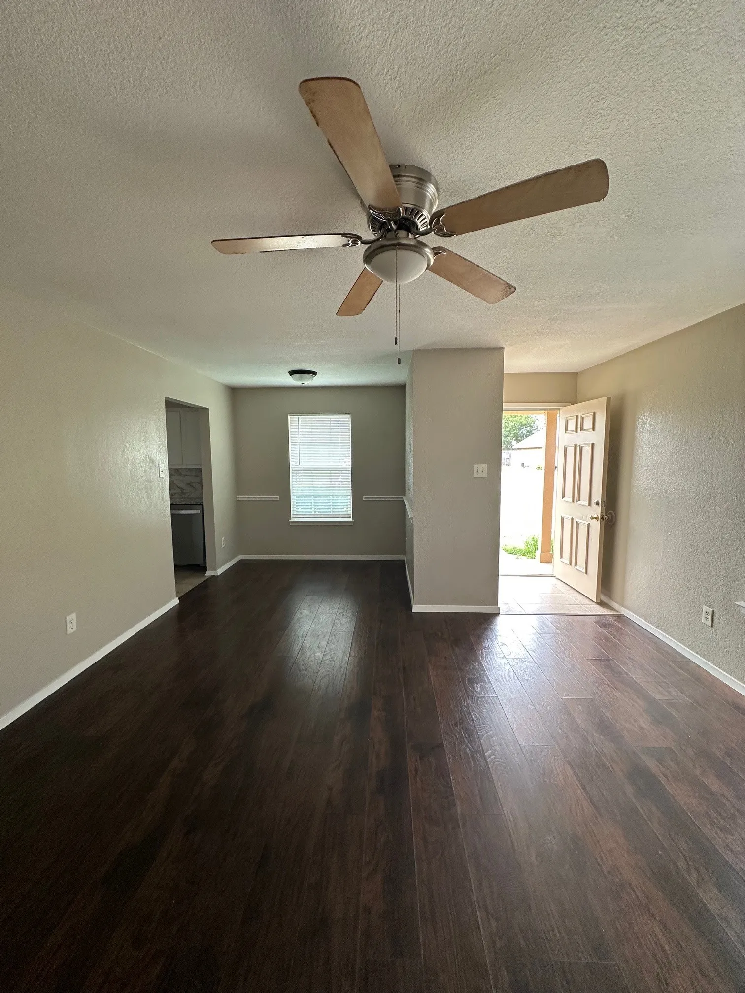 Duplex For Rent in Dallas County , 1144 Suburban Street 1146, Cedar Hill, Texas 75104, 2 Bedroom, 1 Bathroom, Garage spaces, 937 Sqft, built in 1982, mls#21342137, Real Estate Agent in Cedar Hill, Homes For Rent in Dallas county, Homes For Rent in Cedar Hill, Realtor in Cedar Hill Texas, Real Estate Brokerage Independent Realty Texas, Luminita Cordes Realtor