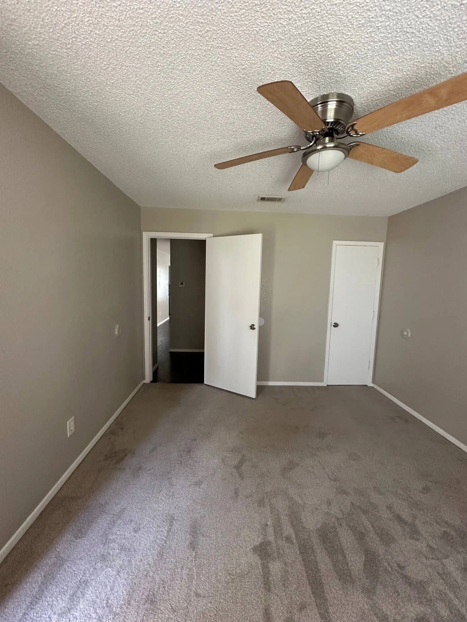 Duplex For Rent in Dallas County , 1144 Suburban Street 1146, Cedar Hill, Texas 75104, 2 Bedroom, 1 Bathroom, Garage spaces, 937 Sqft, built in 1982, mls#21342137, Real Estate Agent in Cedar Hill, Homes For Rent in Dallas county, Homes For Rent in Cedar Hill, Realtor in Cedar Hill Texas, Real Estate Brokerage Independent Realty Texas, Luminita Cordes Realtor