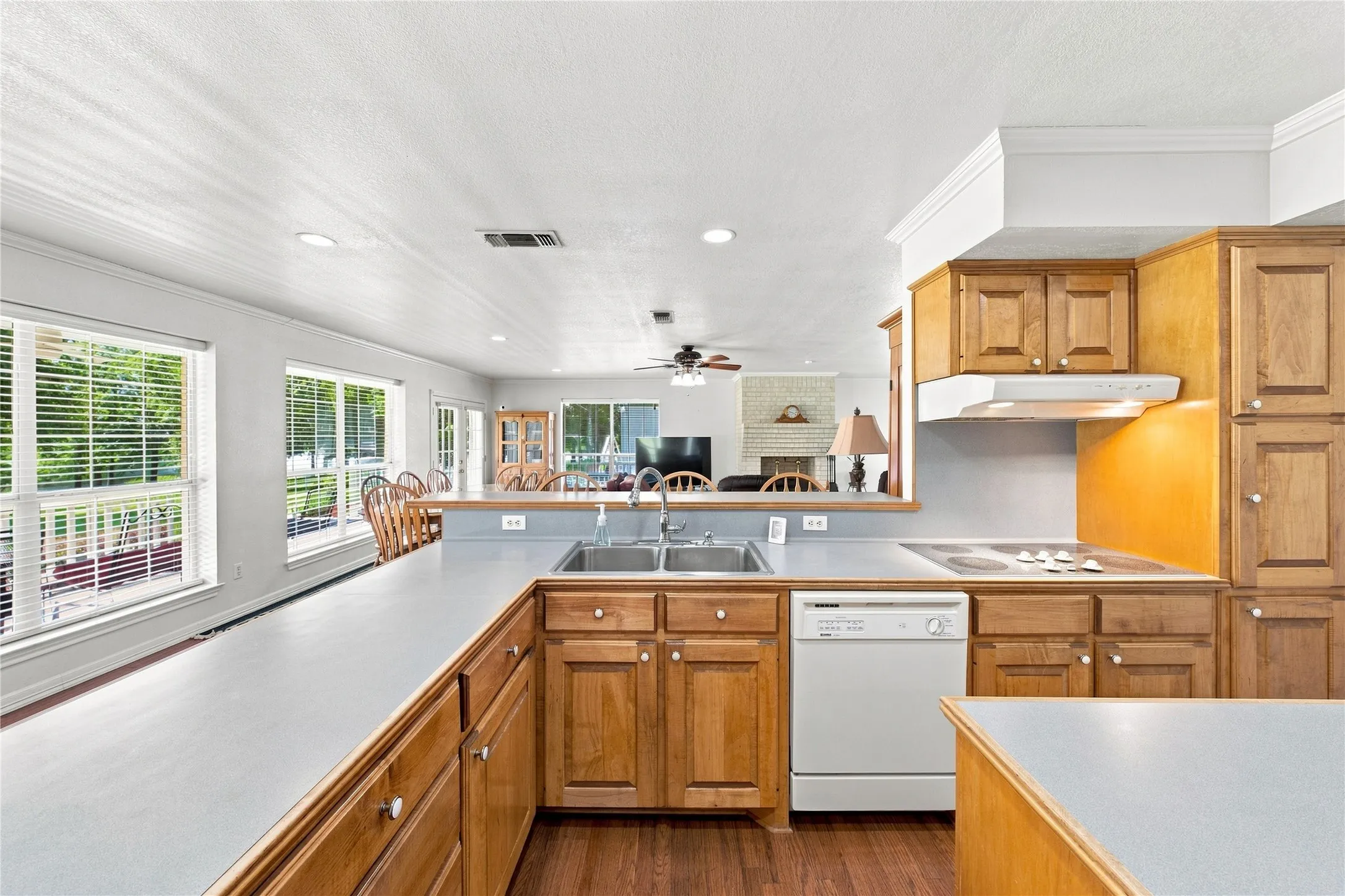 Single Family Residence For Sale in Henderson County , 1682 County Road 4825, Athens, Texas 75751, 3 Bedroom, 2 Bathroom, 3 Garage spaces, 2,088 Sqft, built in 1999, mls#21340062, Real Estate Agent in Athens, Homes For Sale in Henderson county, Homes For Sale in Athens, Realtor in Athens Texas, Real Estate Brokerage Independent Realty Texas, Luminita Cordes Realtor