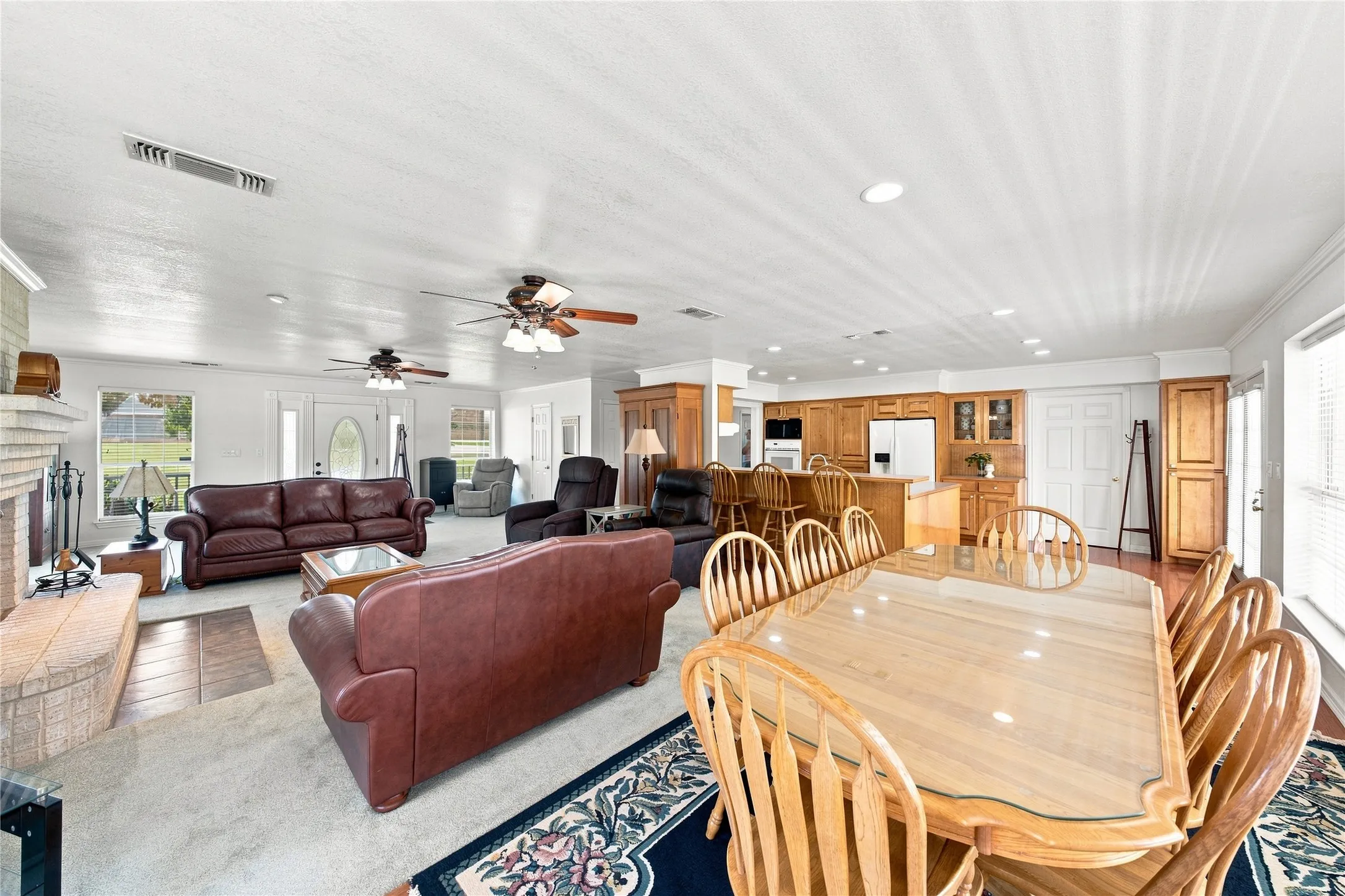 Single Family Residence For Sale in Henderson County , 1682 County Road 4825, Athens, Texas 75751, 3 Bedroom, 2 Bathroom, 3 Garage spaces, 2,088 Sqft, built in 1999, mls#21340062, Real Estate Agent in Athens, Homes For Sale in Henderson county, Homes For Sale in Athens, Realtor in Athens Texas, Real Estate Brokerage Independent Realty Texas, Luminita Cordes Realtor