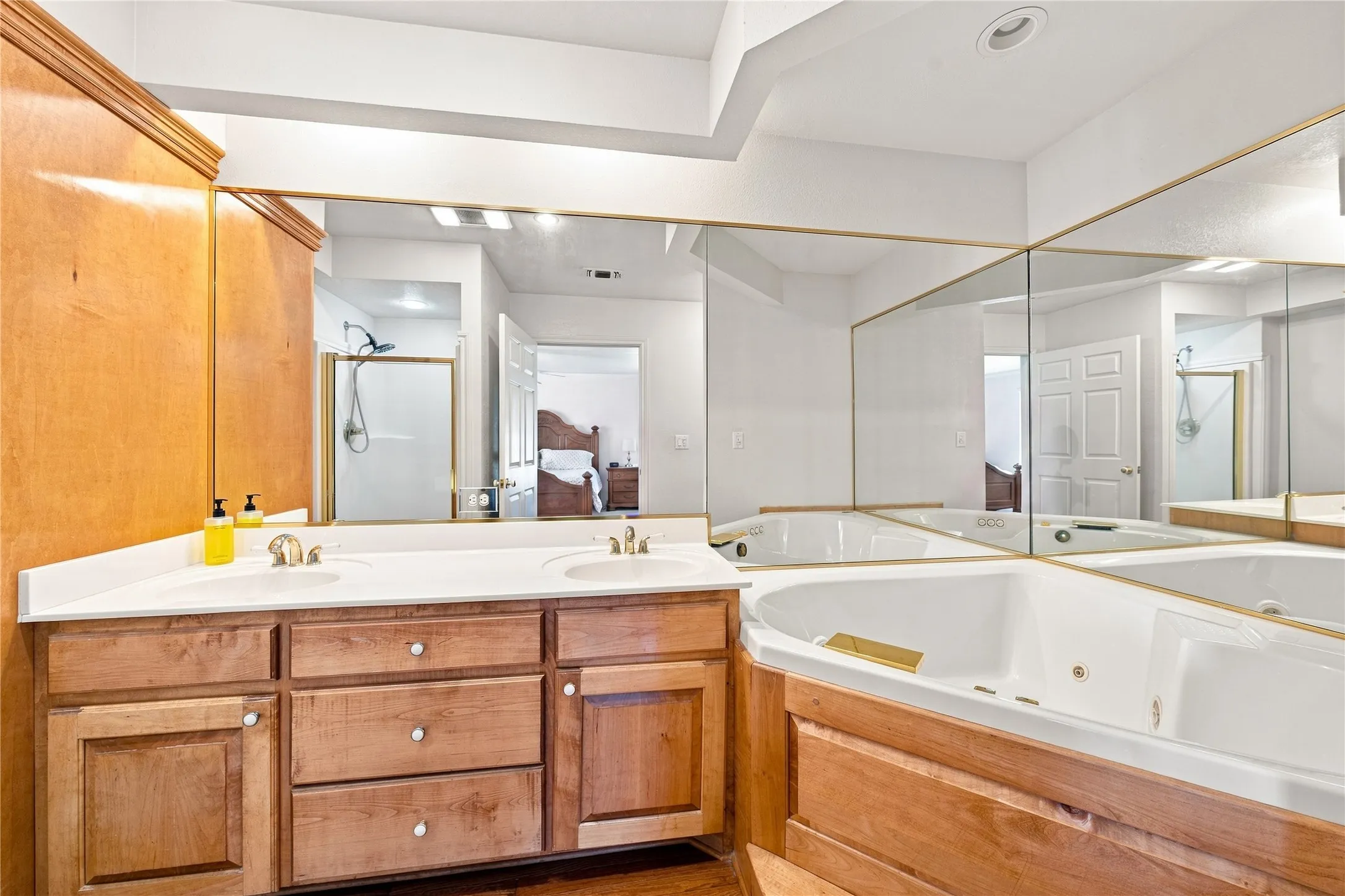 Single Family Residence For Sale in Henderson County , 1682 County Road 4825, Athens, Texas 75751, 3 Bedroom, 2 Bathroom, 3 Garage spaces, 2,088 Sqft, built in 1999, mls#21340062, Real Estate Agent in Athens, Homes For Sale in Henderson county, Homes For Sale in Athens, Realtor in Athens Texas, Real Estate Brokerage Independent Realty Texas, Luminita Cordes Realtor