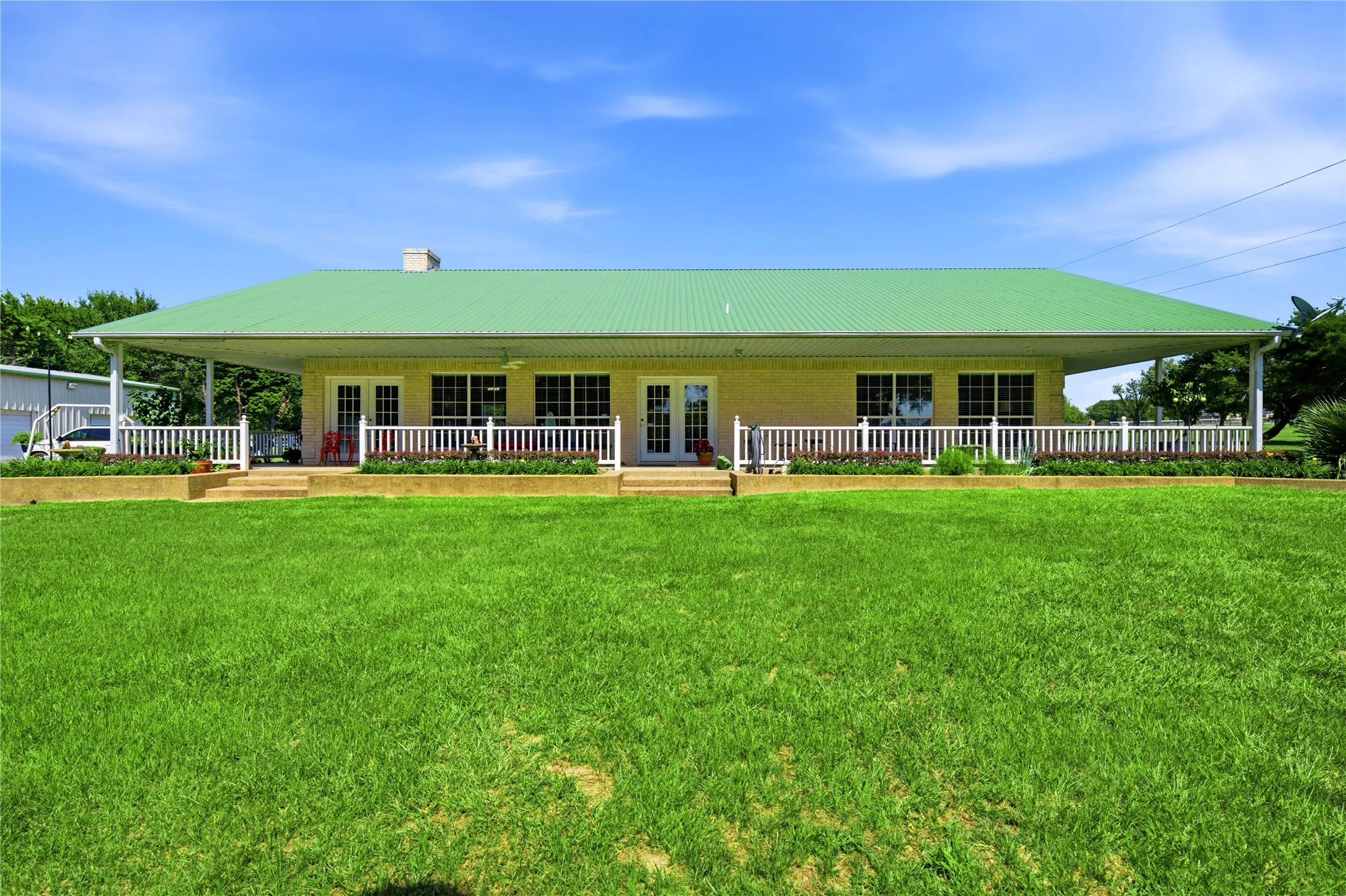 Single Family Residence For Sale in Henderson County , 1682 County Road 4825, Athens, Texas 75751, 3 Bedroom, 2 Bathroom, 3 Garage spaces, 2,088 Sqft, built in 1999, mls#21340062, Real Estate Agent in Athens, Homes For Sale in Henderson county, Homes For Sale in Athens, Realtor in Athens Texas, Real Estate Brokerage Independent Realty Texas, Luminita Cordes Realtor