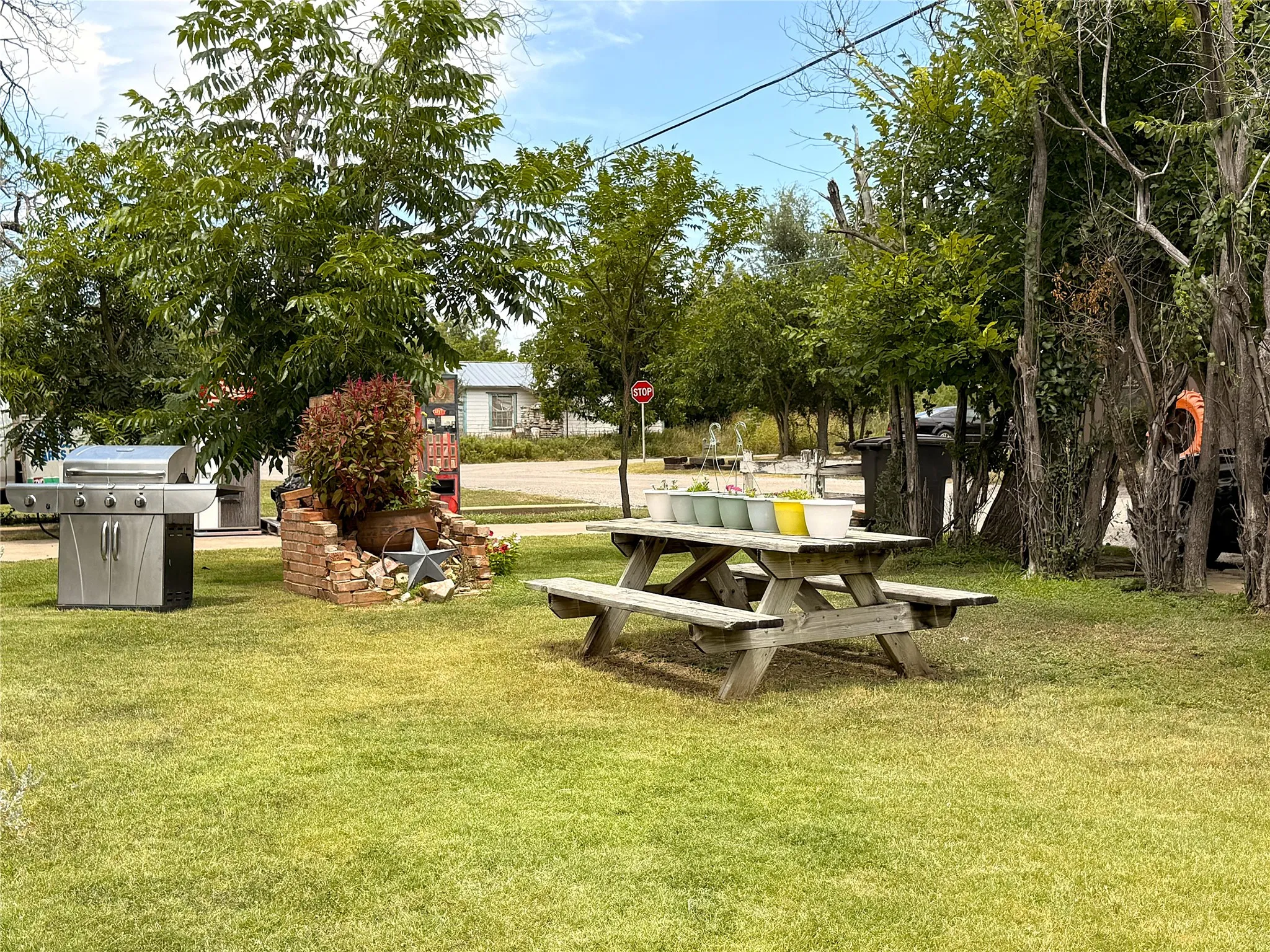 Single Family Residence For Sale in Mc Culloch County , 802 S Willow Street, Brady, Texas 76825, 3 Bedroom, 2 Bathroom, 2 Garage spaces, 2,000 Sqft, built in 1955, mls#21342459, Real Estate Agent in Brady, Homes For Sale in Mc Culloch county, Homes For Sale in Brady, Realtor in Brady Texas, Real Estate Brokerage Independent Realty Texas, Luminita Cordes Realtor