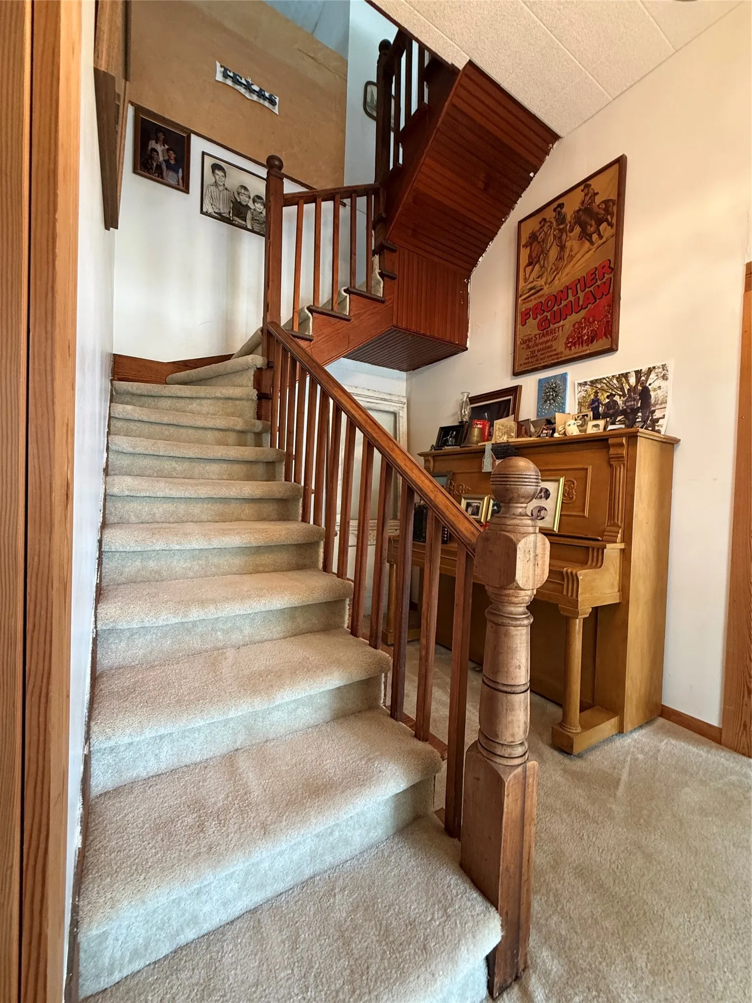 Single Family Residence For Sale in Mc Culloch County , 802 S Willow Street, Brady, Texas 76825, 3 Bedroom, 2 Bathroom, 2 Garage spaces, 2,000 Sqft, built in 1955, mls#21342459, Real Estate Agent in Brady, Homes For Sale in Mc Culloch county, Homes For Sale in Brady, Realtor in Brady Texas, Real Estate Brokerage Independent Realty Texas, Luminita Cordes Realtor