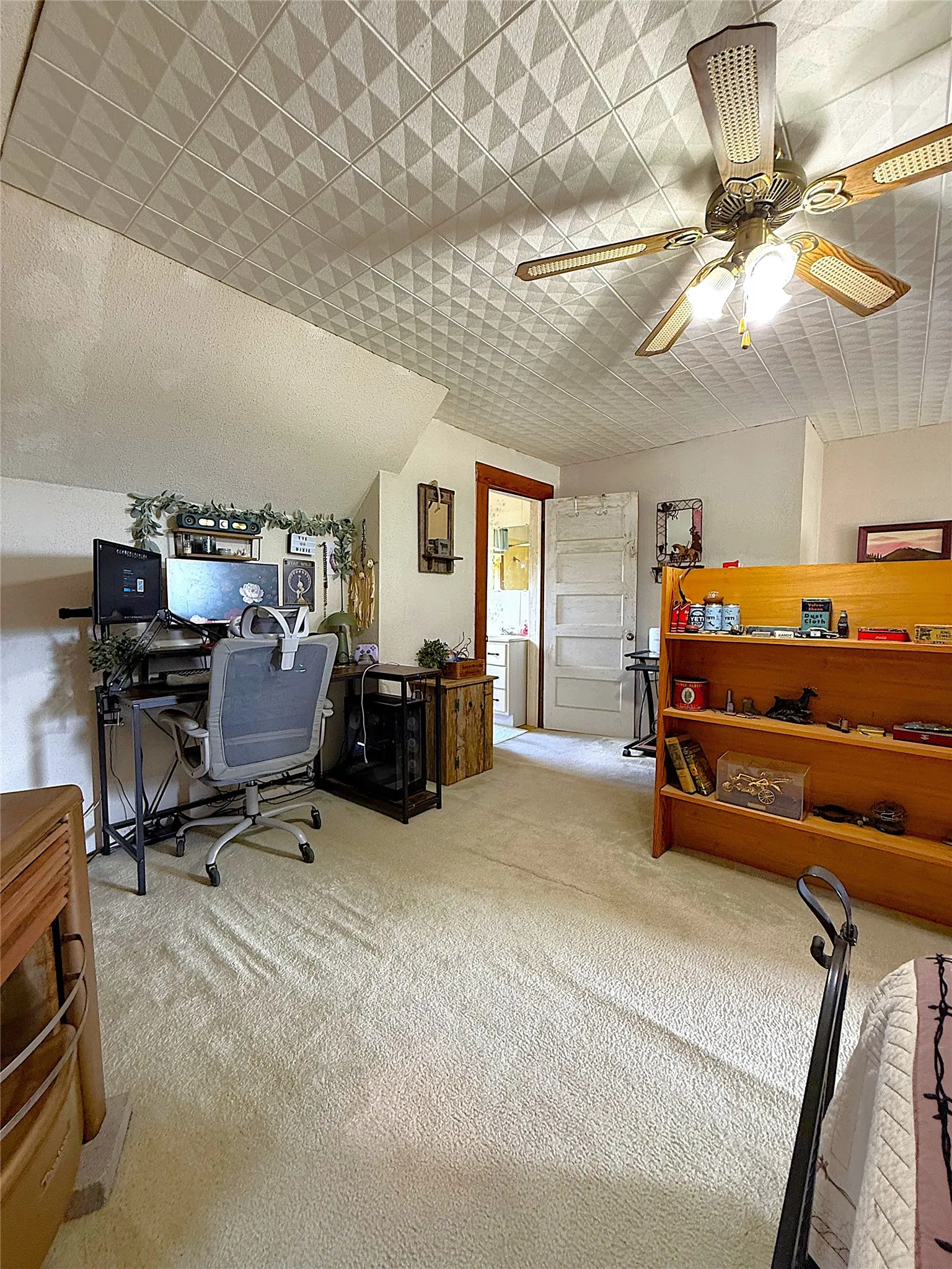 Single Family Residence For Sale in Mc Culloch County , 802 S Willow Street, Brady, Texas 76825, 3 Bedroom, 2 Bathroom, 2 Garage spaces, 2,000 Sqft, built in 1955, mls#21342459, Real Estate Agent in Brady, Homes For Sale in Mc Culloch county, Homes For Sale in Brady, Realtor in Brady Texas, Real Estate Brokerage Independent Realty Texas, Luminita Cordes Realtor