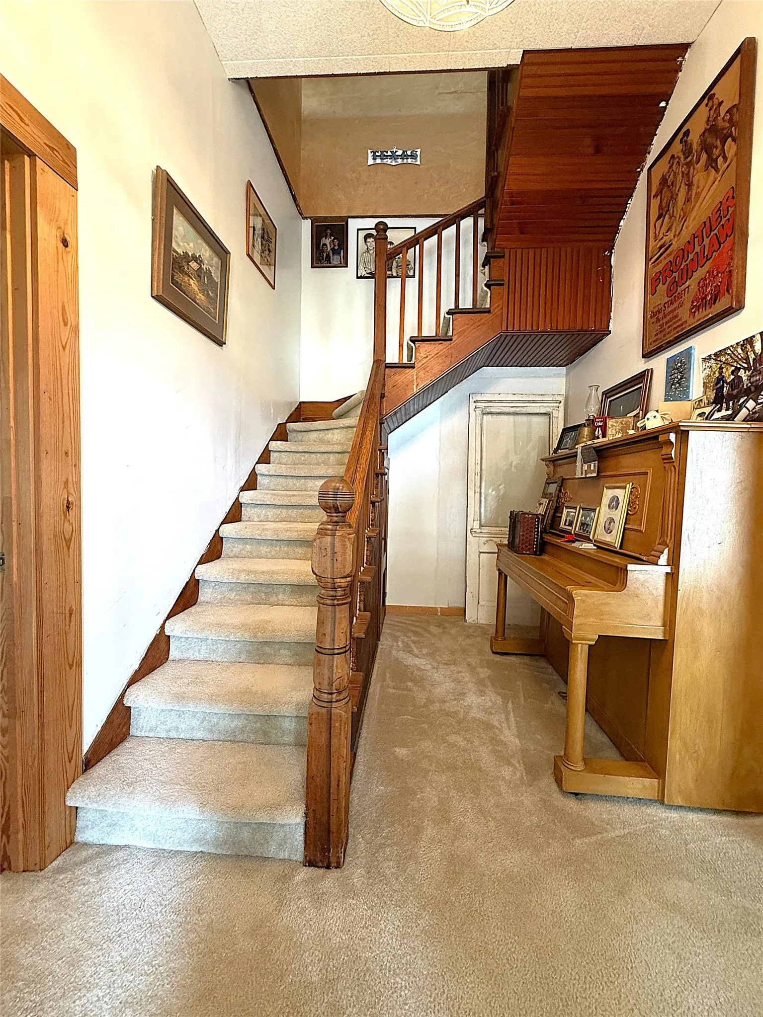 Single Family Residence For Sale in Mc Culloch County , 802 S Willow Street, Brady, Texas 76825, 3 Bedroom, 2 Bathroom, 2 Garage spaces, 2,000 Sqft, built in 1955, mls#21342459, Real Estate Agent in Brady, Homes For Sale in Mc Culloch county, Homes For Sale in Brady, Realtor in Brady Texas, Real Estate Brokerage Independent Realty Texas, Luminita Cordes Realtor