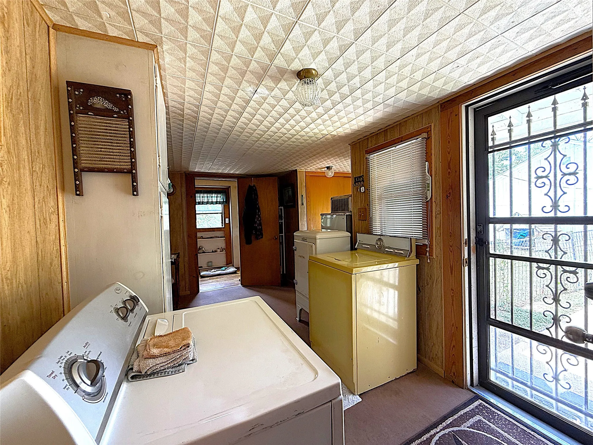 Single Family Residence For Sale in Mc Culloch County , 802 S Willow Street, Brady, Texas 76825, 3 Bedroom, 2 Bathroom, 2 Garage spaces, 2,000 Sqft, built in 1955, mls#21342459, Real Estate Agent in Brady, Homes For Sale in Mc Culloch county, Homes For Sale in Brady, Realtor in Brady Texas, Real Estate Brokerage Independent Realty Texas, Luminita Cordes Realtor