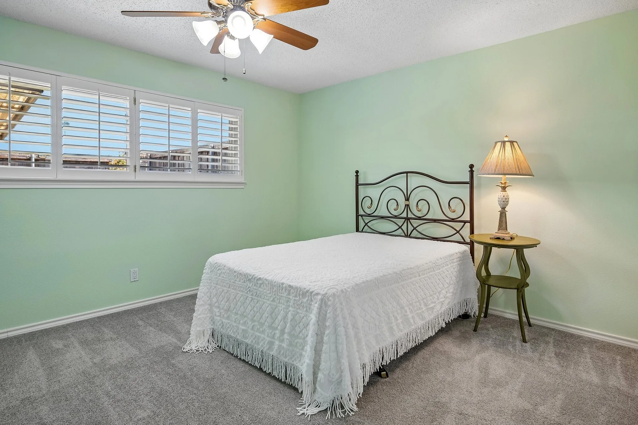 Townhouse For Sale in Dallas County , 9629 Highland View Drive, Dallas, Texas 75238, 2 Bedroom, 2 Bathroom, 2 Garage spaces, 1,255 Sqft, built in 1973, mls#21343158, Real Estate Agent in Dallas, Homes For Sale in Dallas county, Homes For Sale in Dallas, Realtor in Dallas Texas, Real Estate Brokerage Independent Realty Texas, Luminita Cordes Realtor
