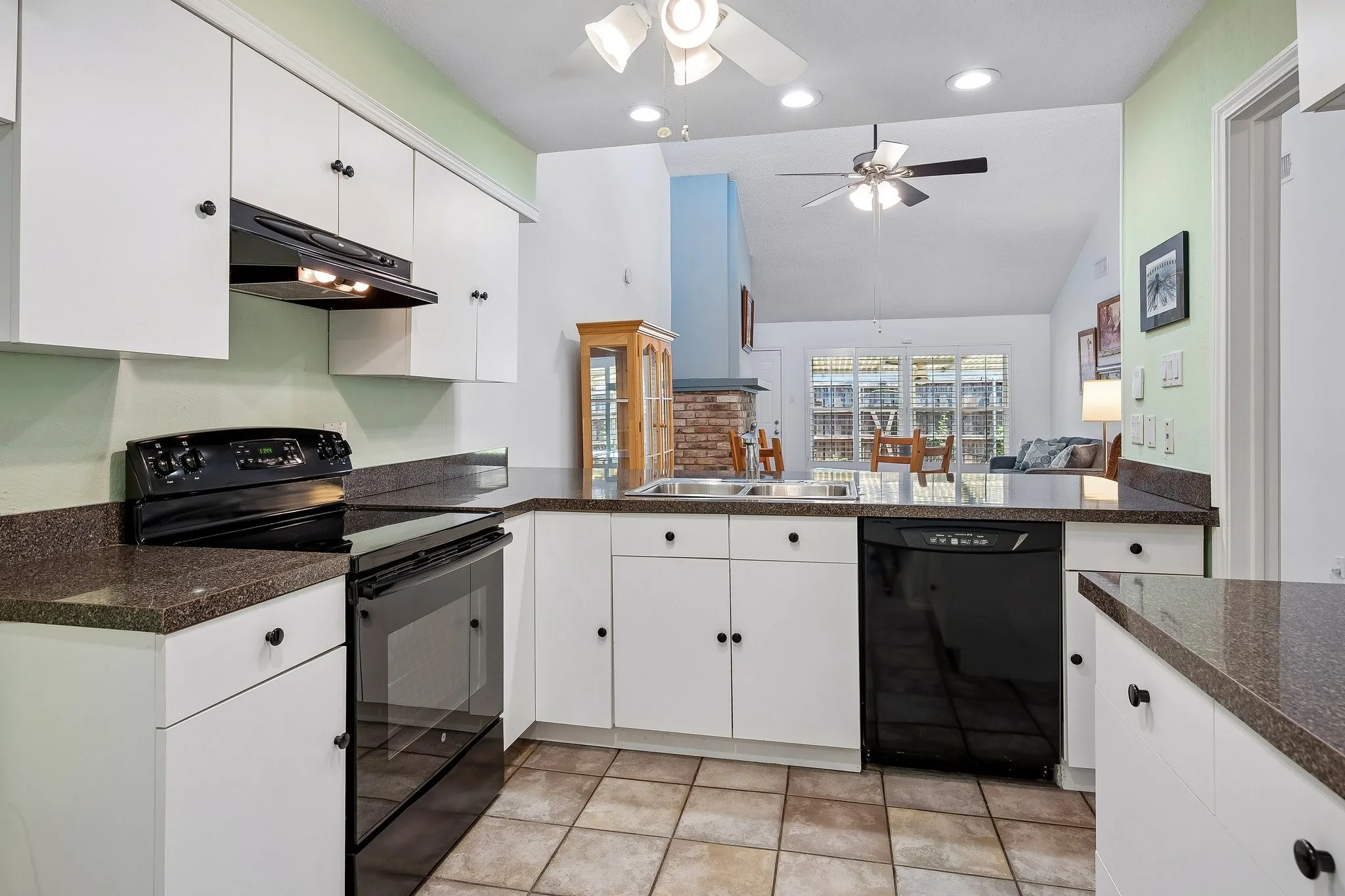 Townhouse For Sale in Dallas County , 9629 Highland View Drive, Dallas, Texas 75238, 2 Bedroom, 2 Bathroom, 2 Garage spaces, 1,255 Sqft, built in 1973, mls#21343158, Real Estate Agent in Dallas, Homes For Sale in Dallas county, Homes For Sale in Dallas, Realtor in Dallas Texas, Real Estate Brokerage Independent Realty Texas, Luminita Cordes Realtor