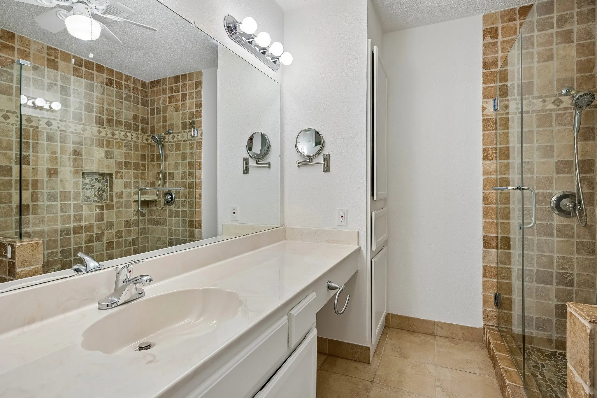 Townhouse For Sale in Dallas County , 9629 Highland View Drive, Dallas, Texas 75238, 2 Bedroom, 2 Bathroom, 2 Garage spaces, 1,255 Sqft, built in 1973, mls#21343158, Real Estate Agent in Dallas, Homes For Sale in Dallas county, Homes For Sale in Dallas, Realtor in Dallas Texas, Real Estate Brokerage Independent Realty Texas, Luminita Cordes Realtor