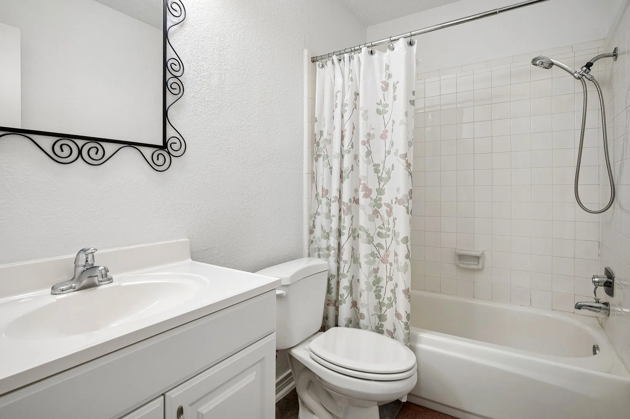Townhouse For Sale in Dallas County , 9629 Highland View Drive, Dallas, Texas 75238, 2 Bedroom, 2 Bathroom, 2 Garage spaces, 1,255 Sqft, built in 1973, mls#21343158, Real Estate Agent in Dallas, Homes For Sale in Dallas county, Homes For Sale in Dallas, Realtor in Dallas Texas, Real Estate Brokerage Independent Realty Texas, Luminita Cordes Realtor