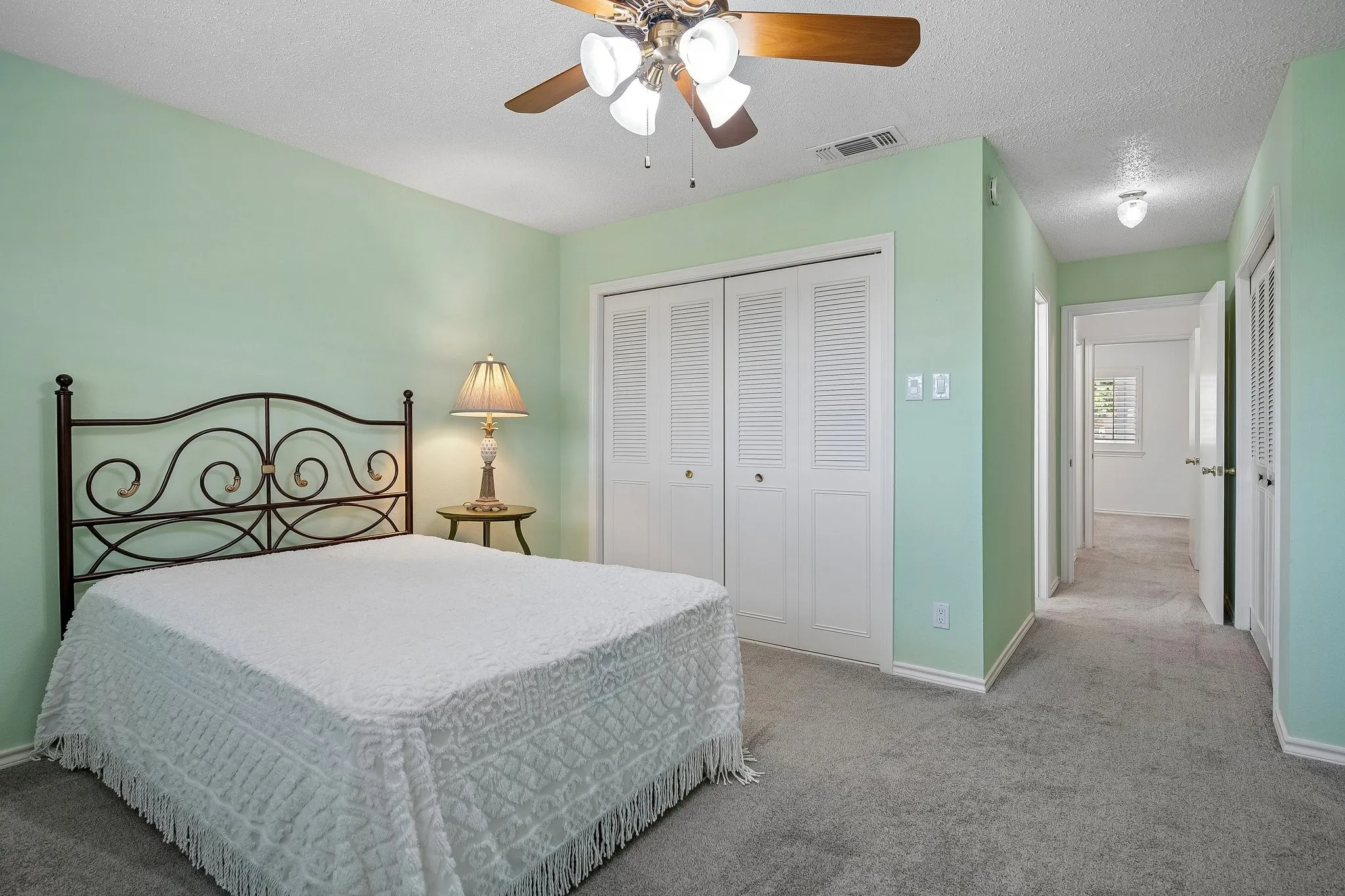 Townhouse For Sale in Dallas County , 9629 Highland View Drive, Dallas, Texas 75238, 2 Bedroom, 2 Bathroom, 2 Garage spaces, 1,255 Sqft, built in 1973, mls#21343158, Real Estate Agent in Dallas, Homes For Sale in Dallas county, Homes For Sale in Dallas, Realtor in Dallas Texas, Real Estate Brokerage Independent Realty Texas, Luminita Cordes Realtor