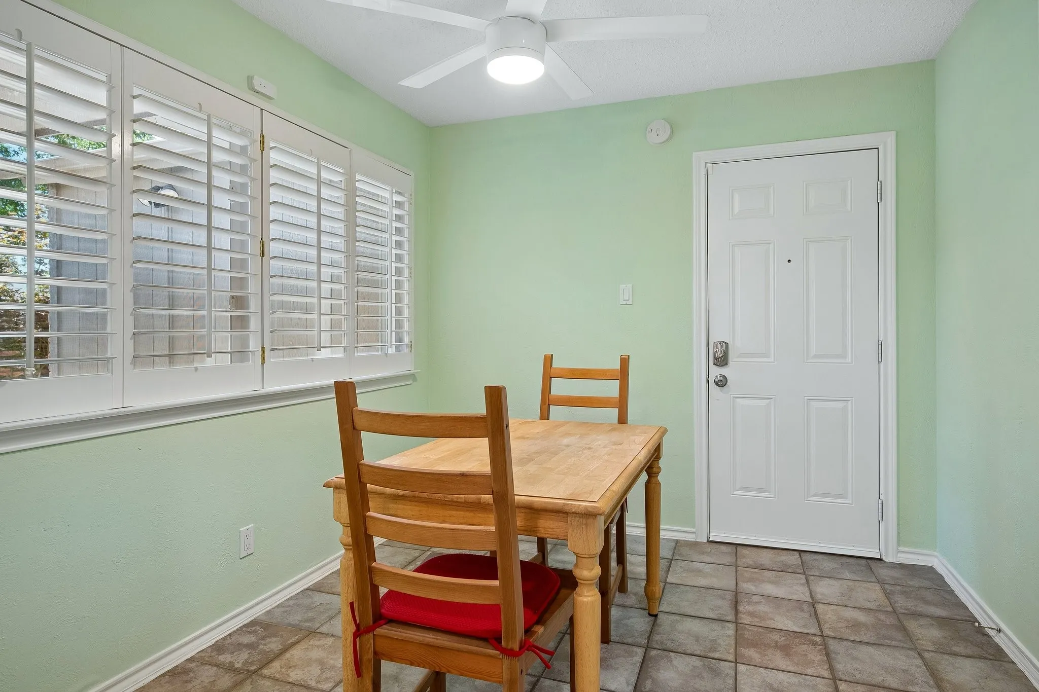 Townhouse For Sale in Dallas County , 9629 Highland View Drive, Dallas, Texas 75238, 2 Bedroom, 2 Bathroom, 2 Garage spaces, 1,255 Sqft, built in 1973, mls#21343158, Real Estate Agent in Dallas, Homes For Sale in Dallas county, Homes For Sale in Dallas, Realtor in Dallas Texas, Real Estate Brokerage Independent Realty Texas, Luminita Cordes Realtor