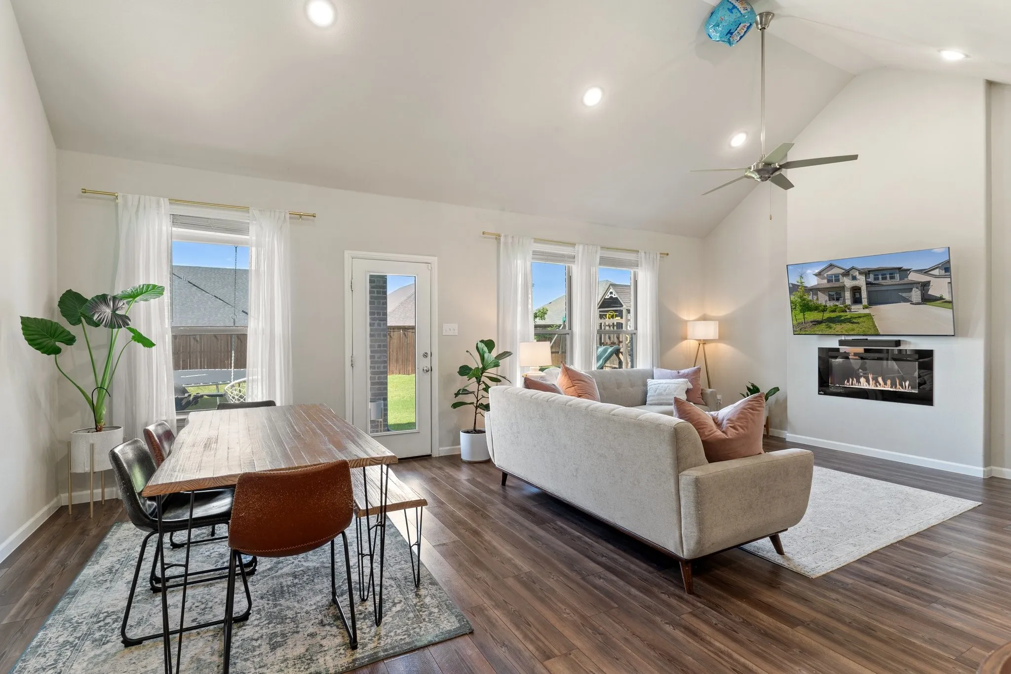 Single Family Residence For Rent in Collin County , 132 Chase Creek Drive, Lavon, Texas 75166, 4 Bedroom, 3 Bathroom, 2 Garage spaces, 2,950 Sqft, built in 2020, mls#21337796, Real Estate Agent in Lavon, Homes For Rent in Collin county, Homes For Rent in Lavon, Realtor in Lavon Texas, Real Estate Brokerage Independent Realty Texas, Luminita Cordes Realtor