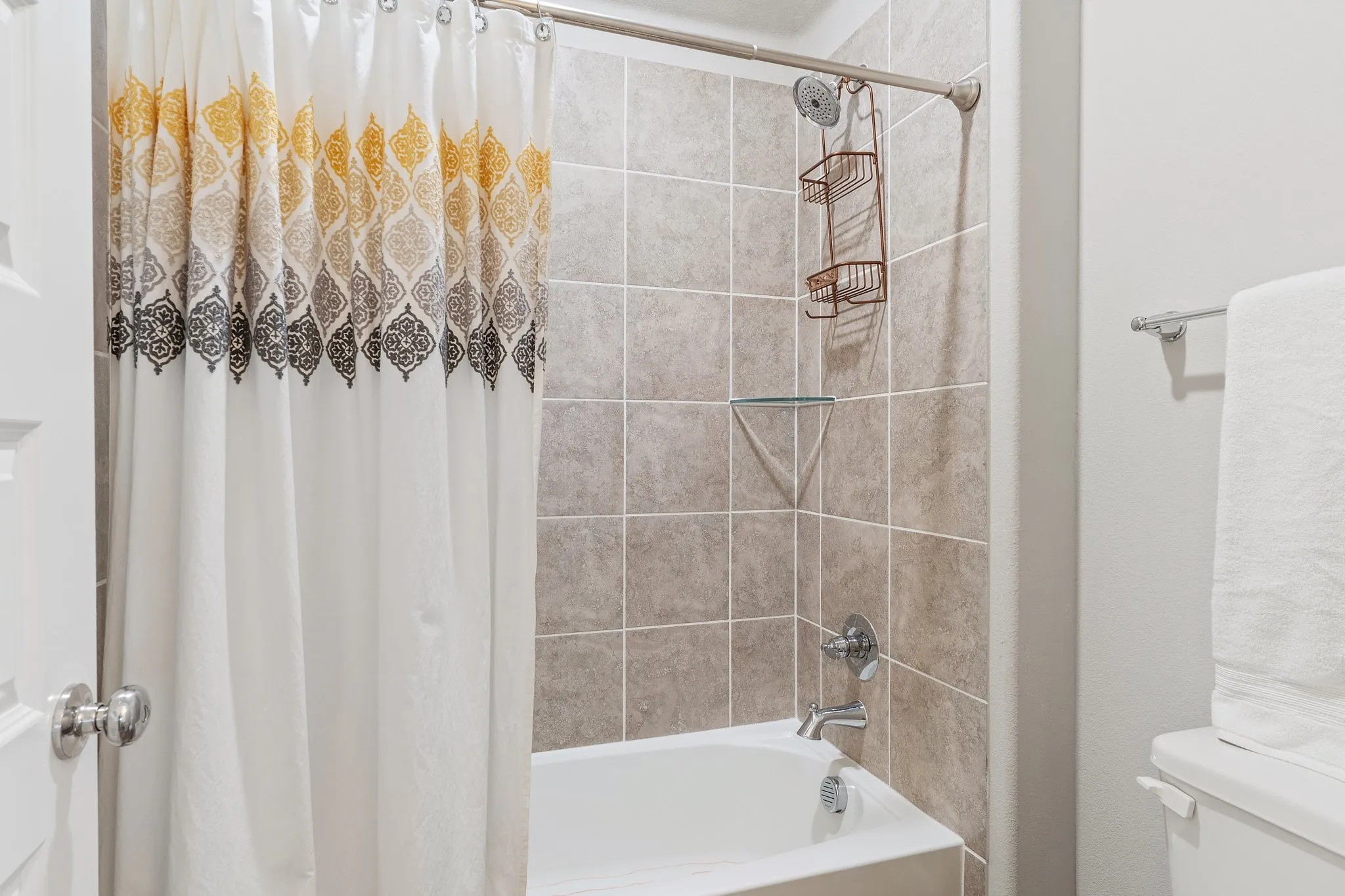 UPSTAIRS BATHROOM