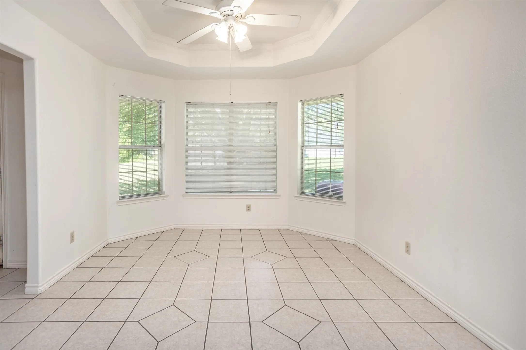 Single Family Residence For Sale in Cooke County , 1423 S Howeth Street, Gainesville, Texas 76240, 3 Bedroom, 2 Bathroom, 2 Garage spaces, 1,804 Sqft, built in 2002, mls#21342729, Real Estate Agent in Gainesville, Homes For Sale in Cooke county, Homes For Sale in Gainesville, Realtor in Gainesville Texas, Real Estate Brokerage Independent Realty Texas, Luminita Cordes Realtor