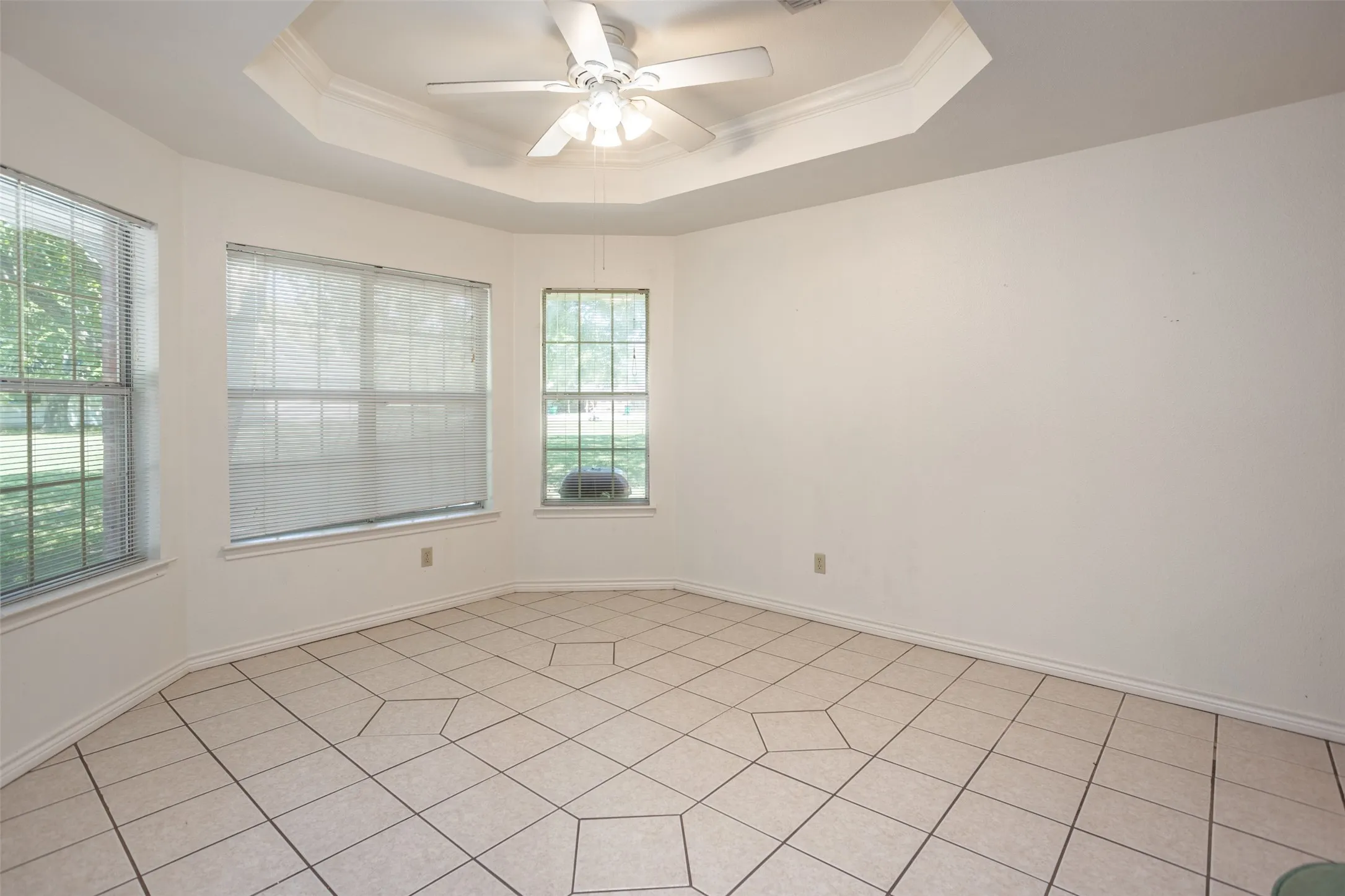 Single Family Residence For Sale in Cooke County , 1423 S Howeth Street, Gainesville, Texas 76240, 3 Bedroom, 2 Bathroom, 2 Garage spaces, 1,804 Sqft, built in 2002, mls#21342729, Real Estate Agent in Gainesville, Homes For Sale in Cooke county, Homes For Sale in Gainesville, Realtor in Gainesville Texas, Real Estate Brokerage Independent Realty Texas, Luminita Cordes Realtor