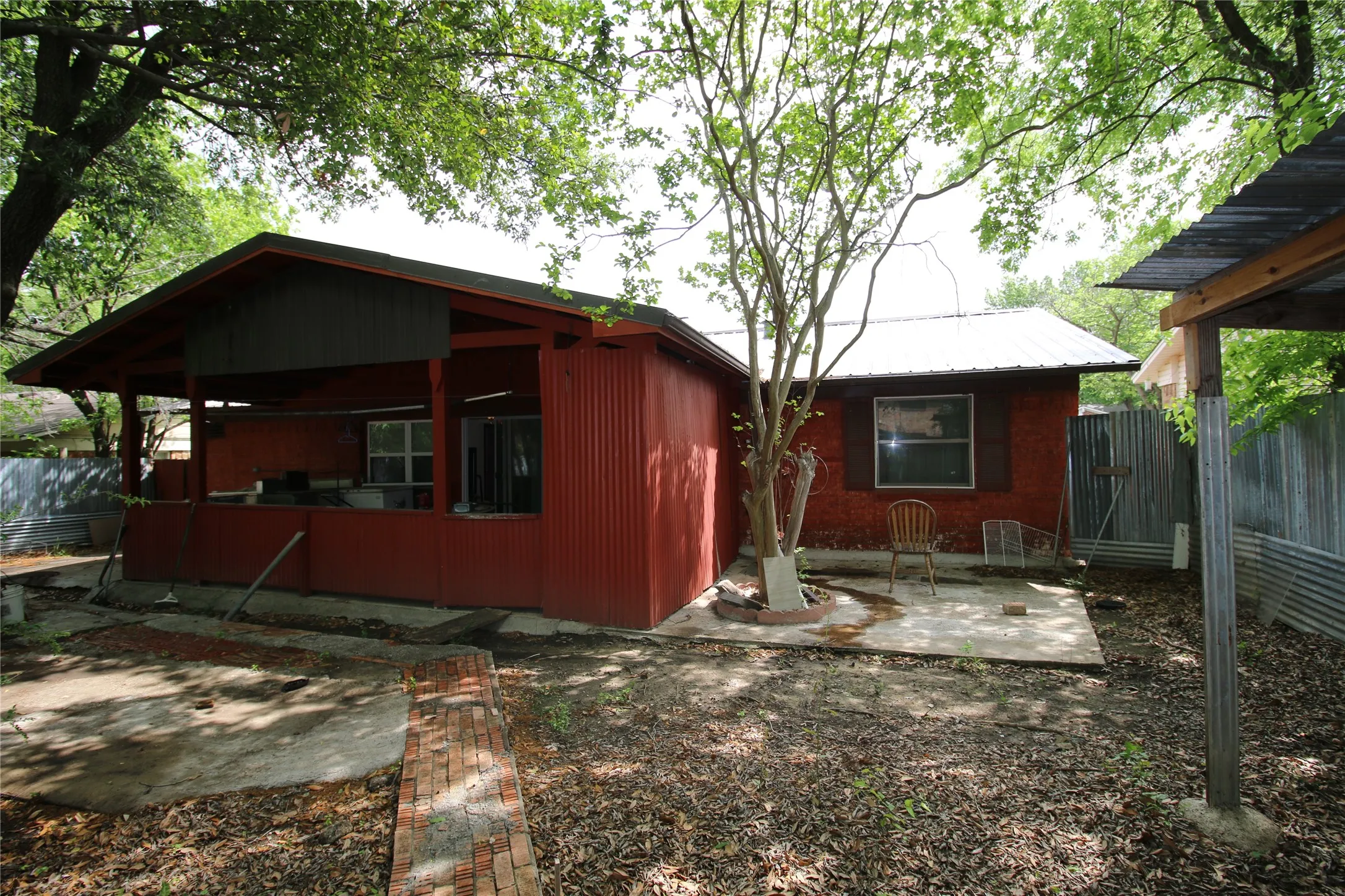 Single Family Residence For Sale in Grayson County , 2110 Duchess Drive, Sherman, Texas 75090, 3 Bedrooms, 2 Bathrooms, Garage spaces, 923 Sqft, built in 1967, Price $145,000, mls#21343201, Real Estate Agent in Sherman, Homes For Sale in Grayson county, Homes For Sale in Sherman, Realtor in Sherman Texas, Real Estate Brokerage Independent Realty Texas, Luminita Cordes Realtor
