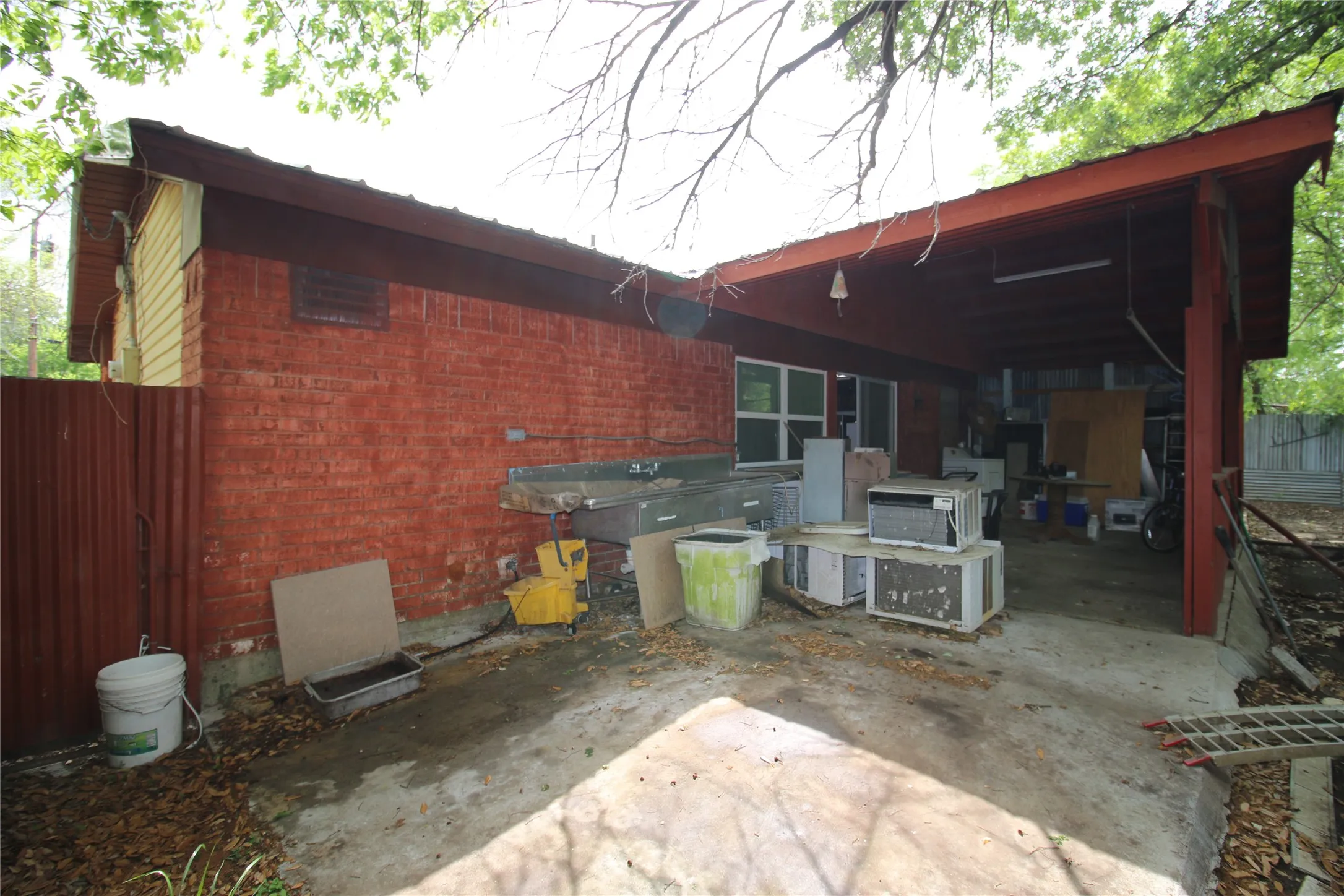 Single Family Residence For Sale in Grayson County , 2110 Duchess Drive, Sherman, Texas 75090, 3 Bedrooms, 2 Bathrooms, Garage spaces, 923 Sqft, built in 1967, Price $145,000, mls#21343201, Real Estate Agent in Sherman, Homes For Sale in Grayson county, Homes For Sale in Sherman, Realtor in Sherman Texas, Real Estate Brokerage Independent Realty Texas, Luminita Cordes Realtor
