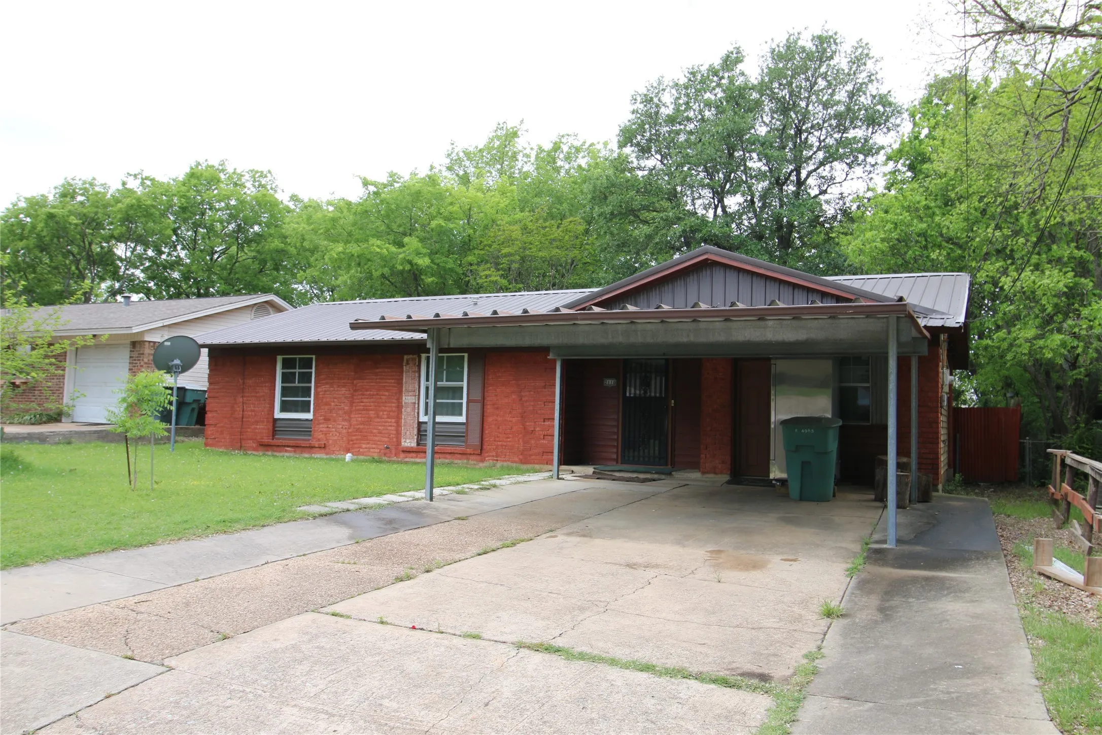 Single Family Residence For Sale in Grayson County , 2110 Duchess Drive, Sherman, Texas 75090, 3 Bedrooms, 2 Bathrooms, Garage spaces, 923 Sqft, built in 1967, Price $145,000, mls#21343201, Real Estate Agent in Sherman, Homes For Sale in Grayson county, Homes For Sale in Sherman, Realtor in Sherman Texas, Real Estate Brokerage Independent Realty Texas, Luminita Cordes Realtor
