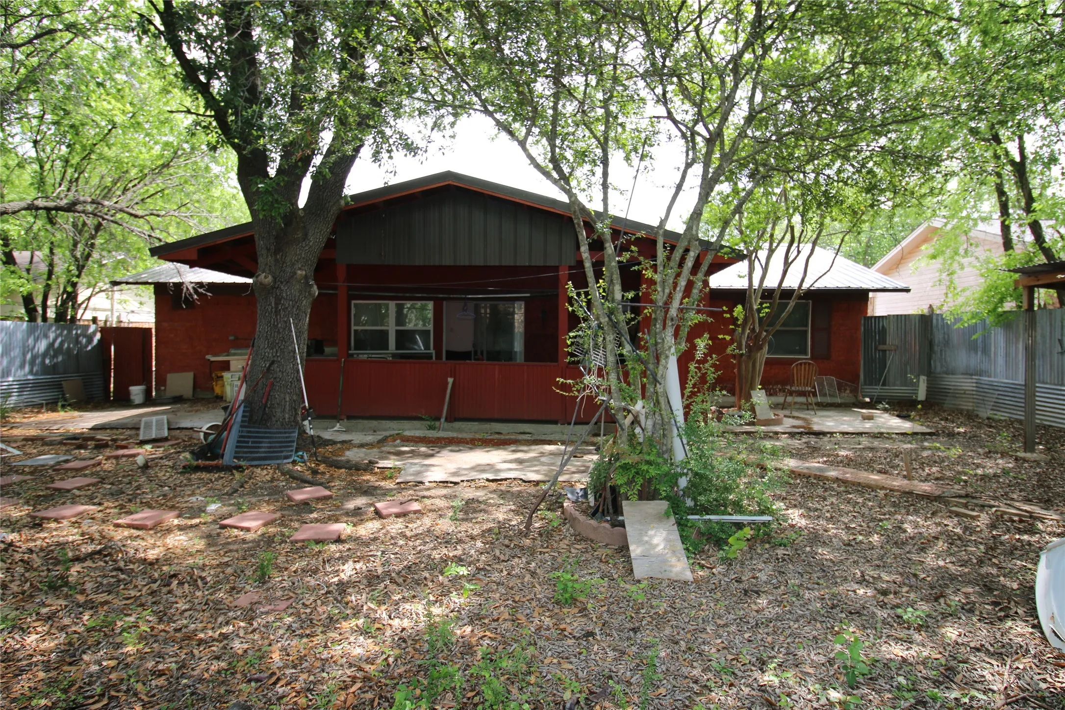 Single Family Residence For Sale in Grayson County , 2110 Duchess Drive, Sherman, Texas 75090, 3 Bedrooms, 2 Bathrooms, Garage spaces, 923 Sqft, built in 1967, Price $145,000, mls#21343201, Real Estate Agent in Sherman, Homes For Sale in Grayson county, Homes For Sale in Sherman, Realtor in Sherman Texas, Real Estate Brokerage Independent Realty Texas, Luminita Cordes Realtor