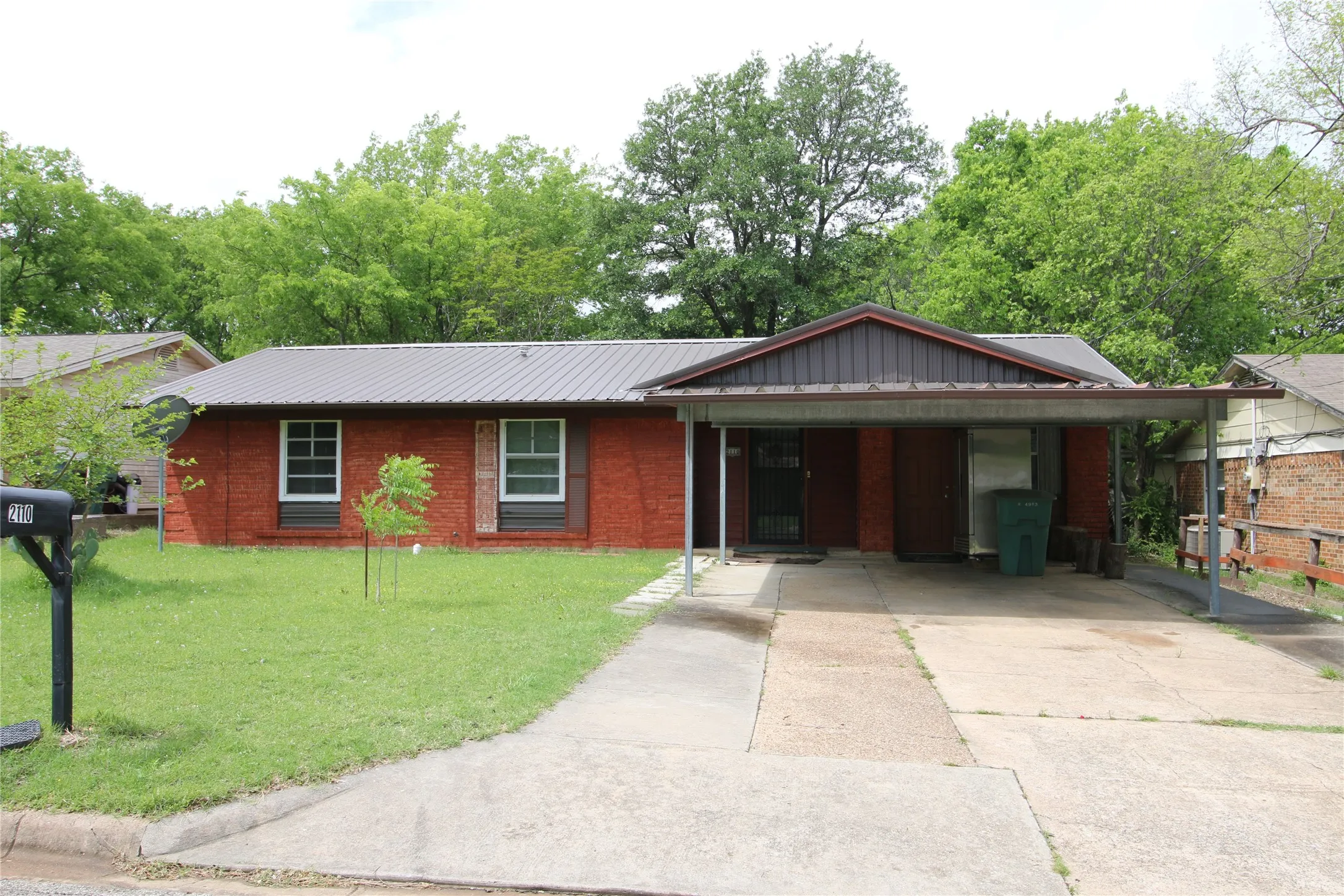 Single Family Residence For Sale in Grayson County , 2110 Duchess Drive, Sherman, Texas 75090, 3 Bedrooms, 2 Bathrooms, Garage spaces, 923 Sqft, built in 1967, Price $145,000, mls#21343201, Real Estate Agent in Sherman, Homes For Sale in Grayson county, Homes For Sale in Sherman, Realtor in Sherman Texas, Real Estate Brokerage Independent Realty Texas, Luminita Cordes Realtor