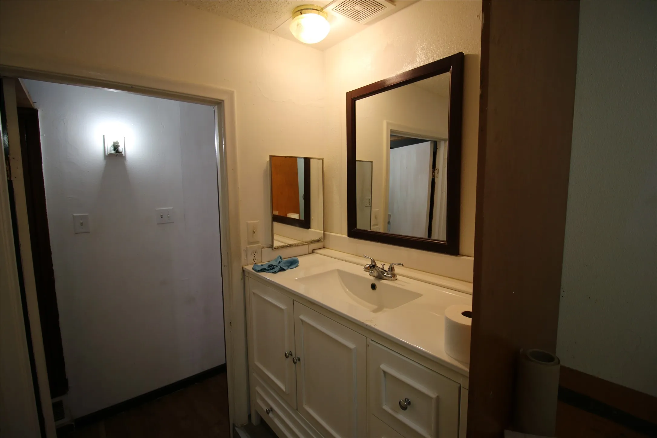 Single Family Residence For Sale in Grayson County , 2110 Duchess Drive, Sherman, Texas 75090, 3 Bedrooms, 2 Bathrooms, Garage spaces, 923 Sqft, built in 1967, Price $145,000, mls#21343201, Real Estate Agent in Sherman, Homes For Sale in Grayson county, Homes For Sale in Sherman, Realtor in Sherman Texas, Real Estate Brokerage Independent Realty Texas, Luminita Cordes Realtor